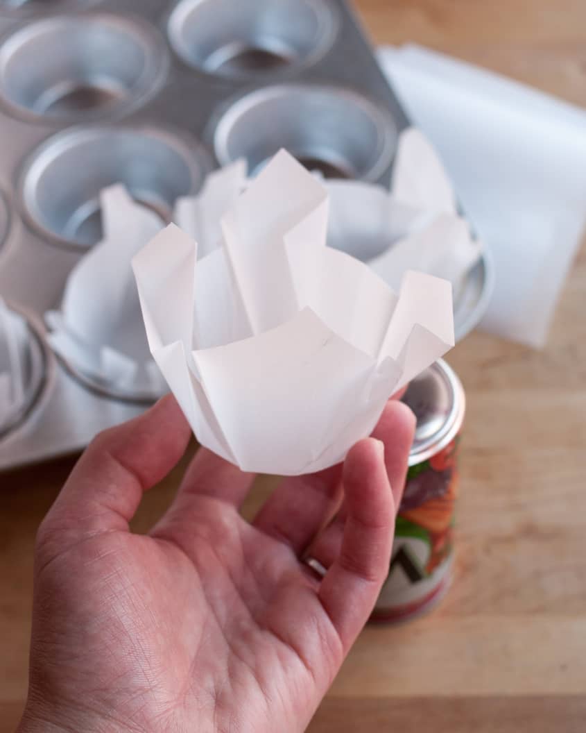 How to Make Muffin Liners out of Parchment Paper (with Video!) - Sugar Spun  Run