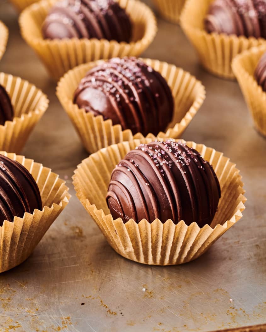 How to Make Hot Chocolate Bombs — With or Without a Mold The Kitchn