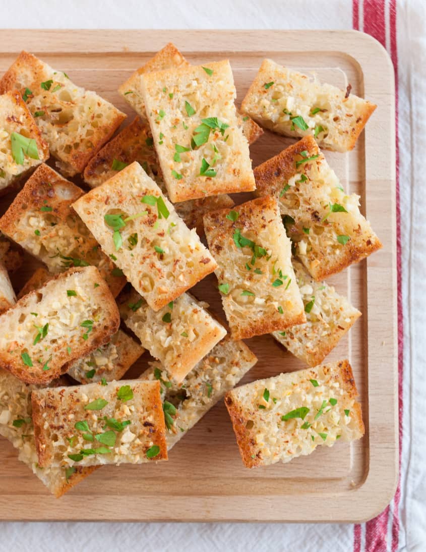 How to Make Garlic Bread (Easy 20Minute Oven Recipe) The Kitchn