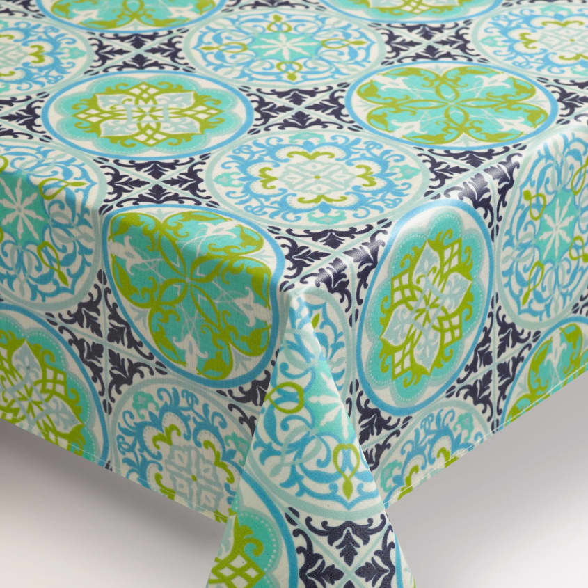 8 Tablecloths to Dress Up a Public Picnic Table The Kitchn