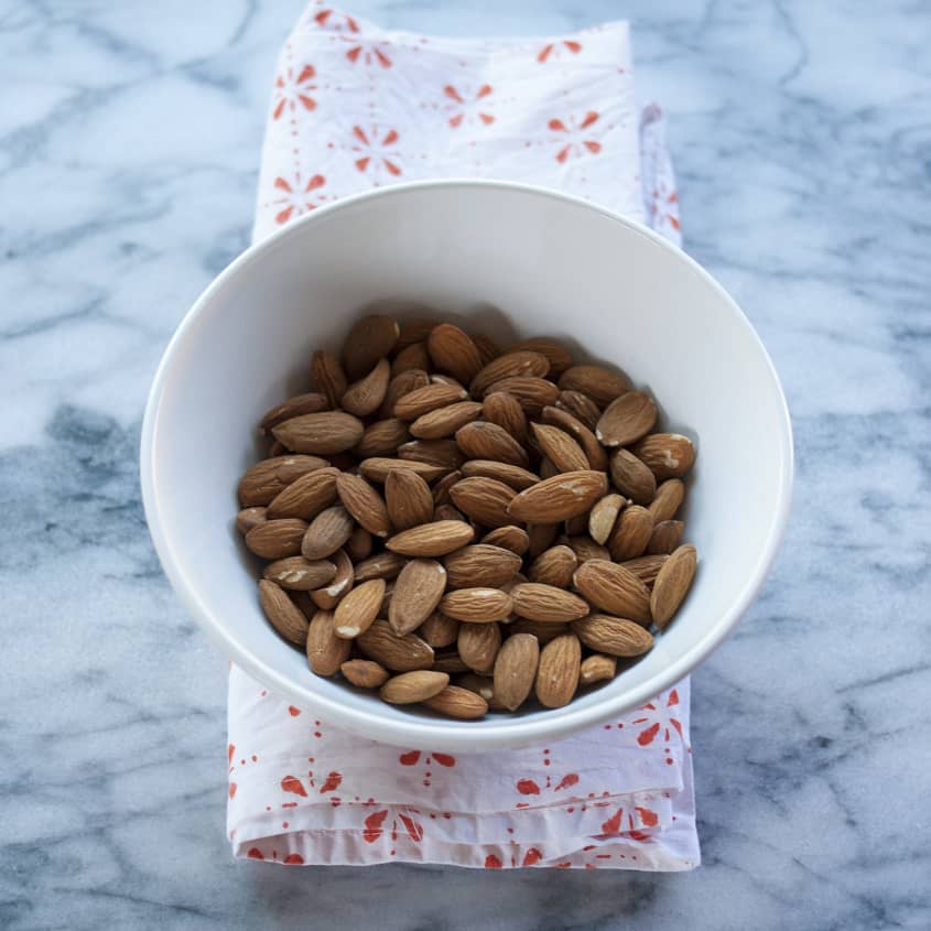 How To Make Almond Milk (Easy Recipe With 3 Ingredients) Kitchn