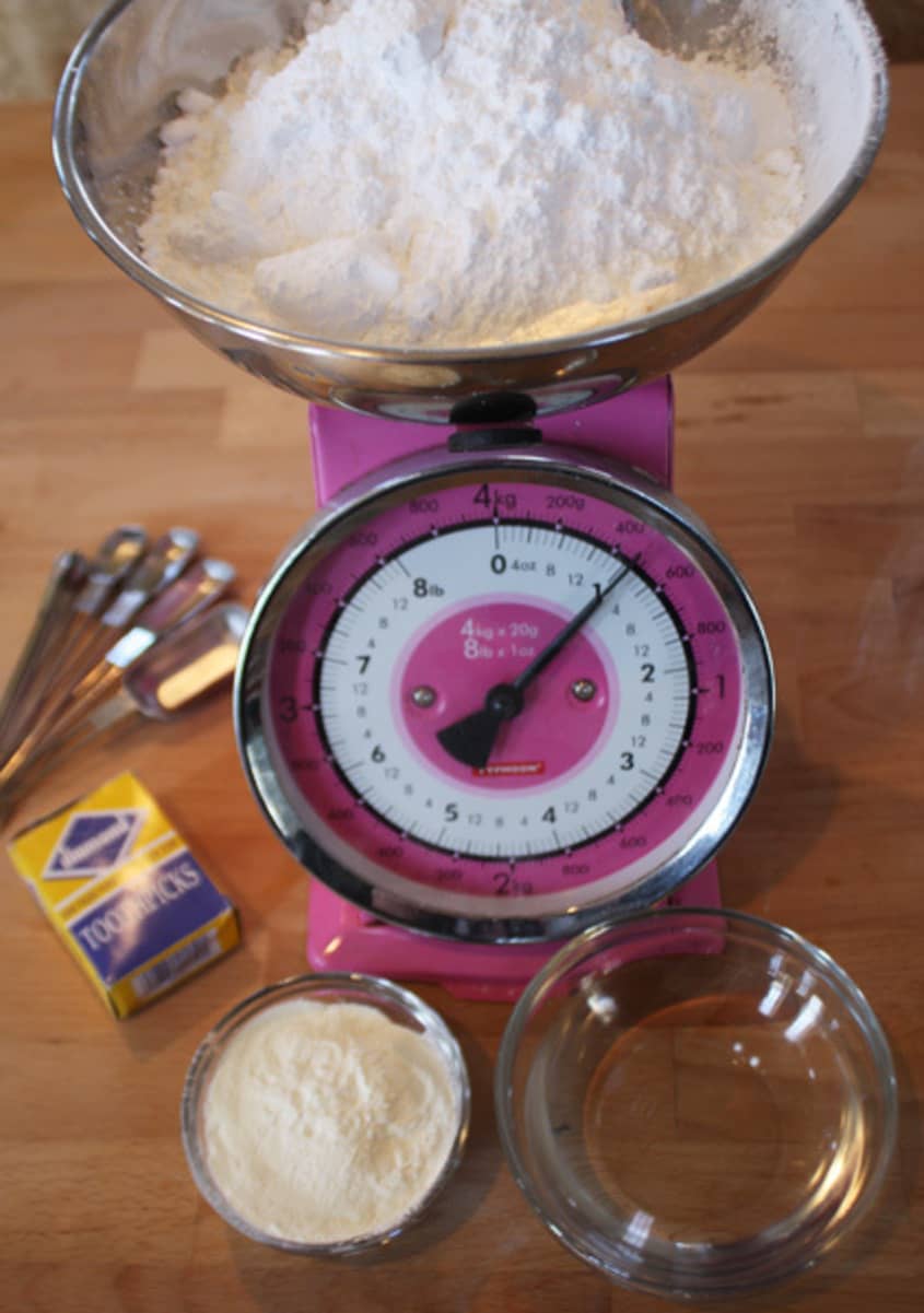 How To Work With Royal Icing | The Kitchn