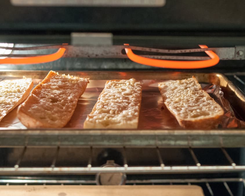 How to Make Garlic Bread (Easy 20Minute Oven Recipe) The Kitchn