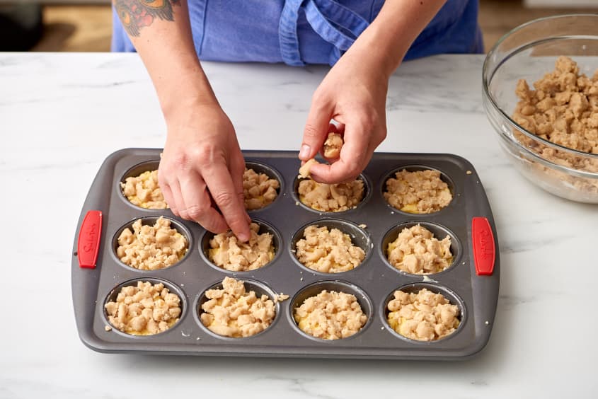 How To Make BakeryStyle Crumb Muffins The Kitchn