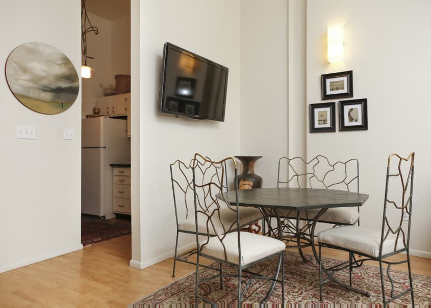 A closer look at Artistic Rental Property Decorating