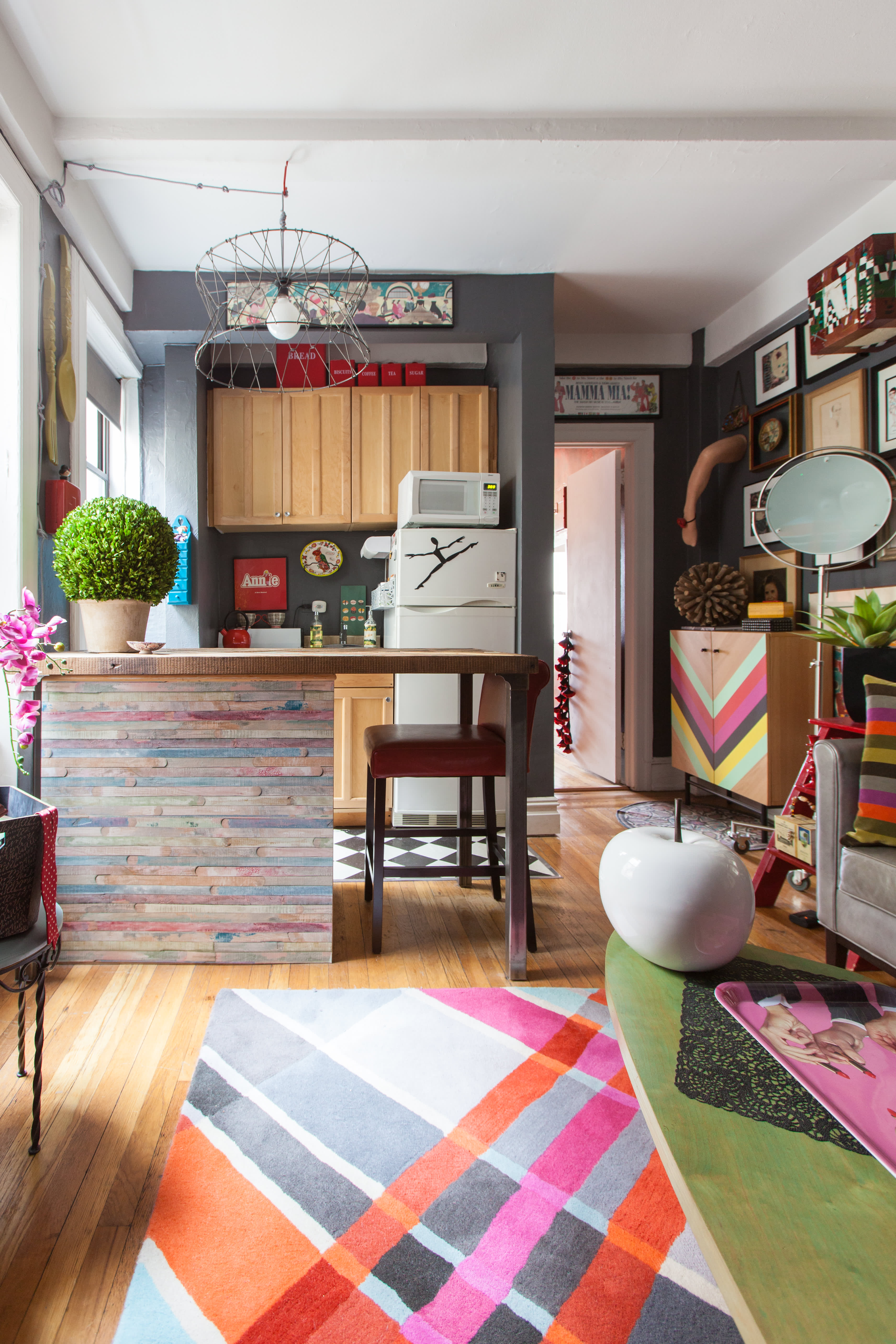 House Tour: An Actor's 430 Square Foot New York Studio ...