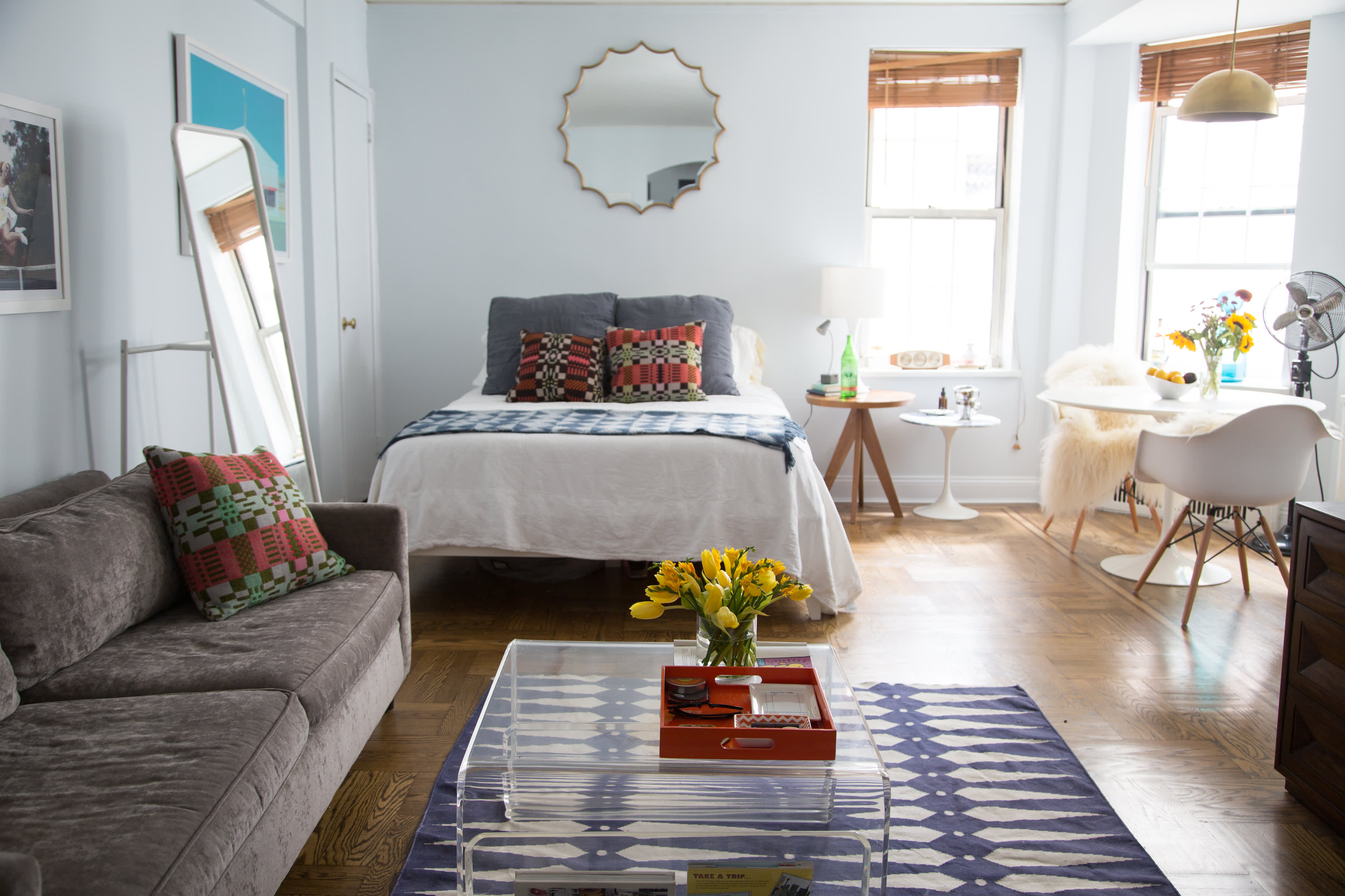 House Tour A Colorful 450 Square Foot Nyc Studio Apartment Therapy