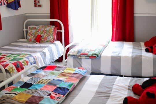 bedroom for 3 kids