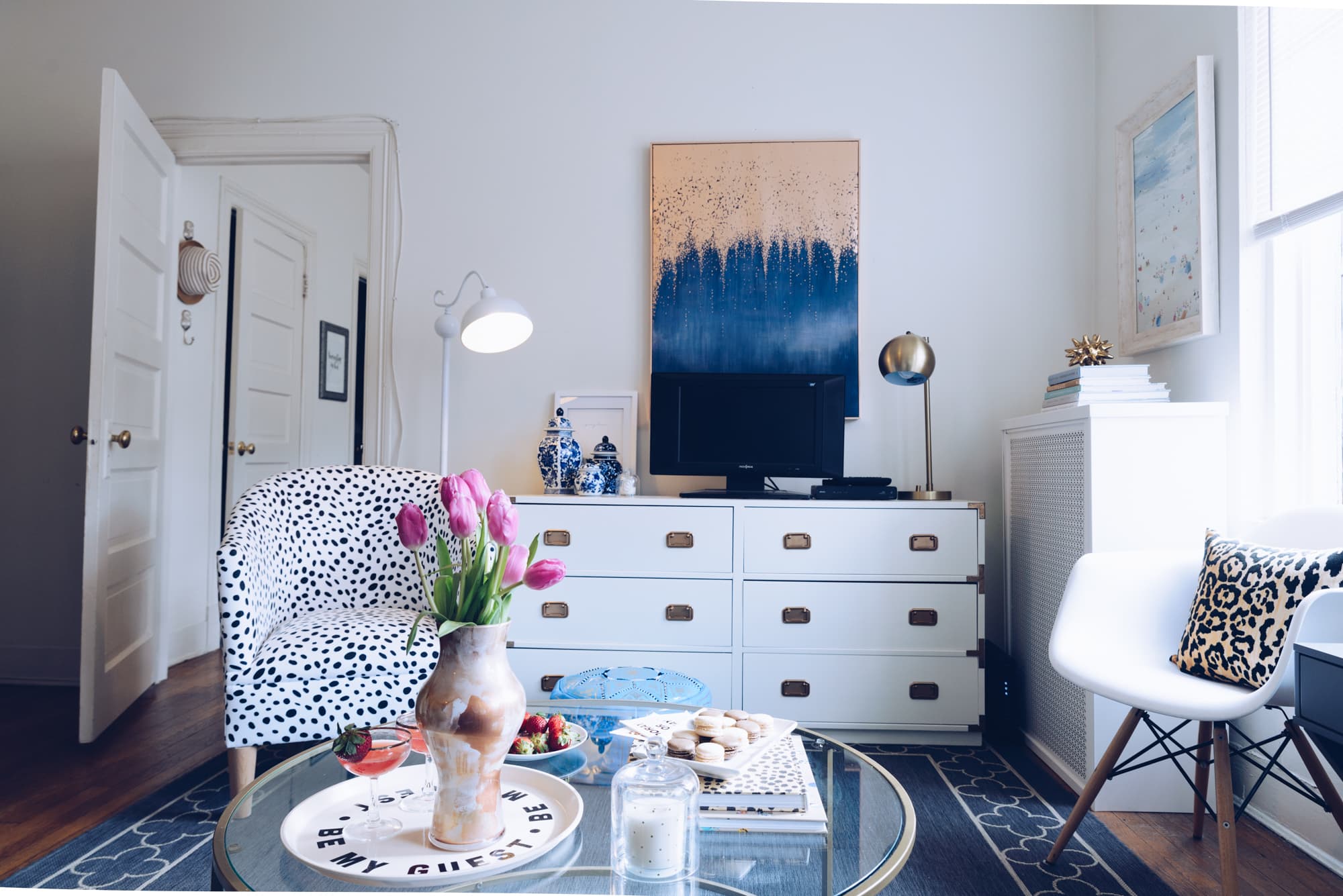 A 20 Something Fills Her Dc Apartment With Craigslist Finds