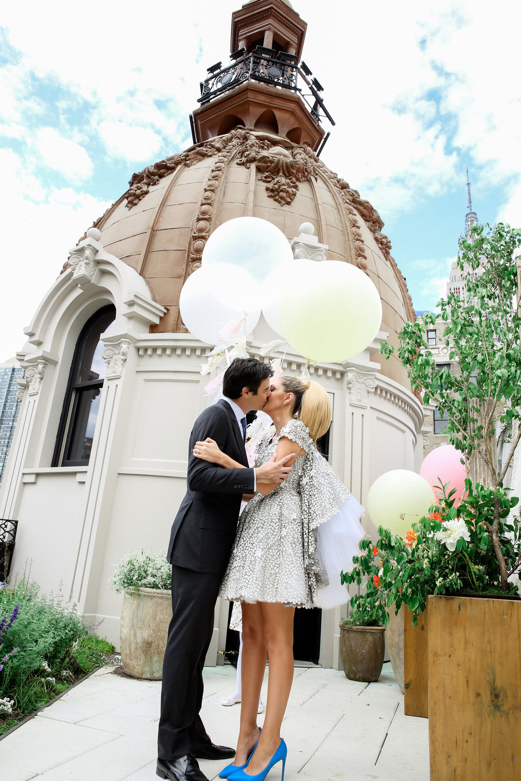 Real Weddings A Modern Nyc Hotel Rooftop Wedding Apartment Therapy