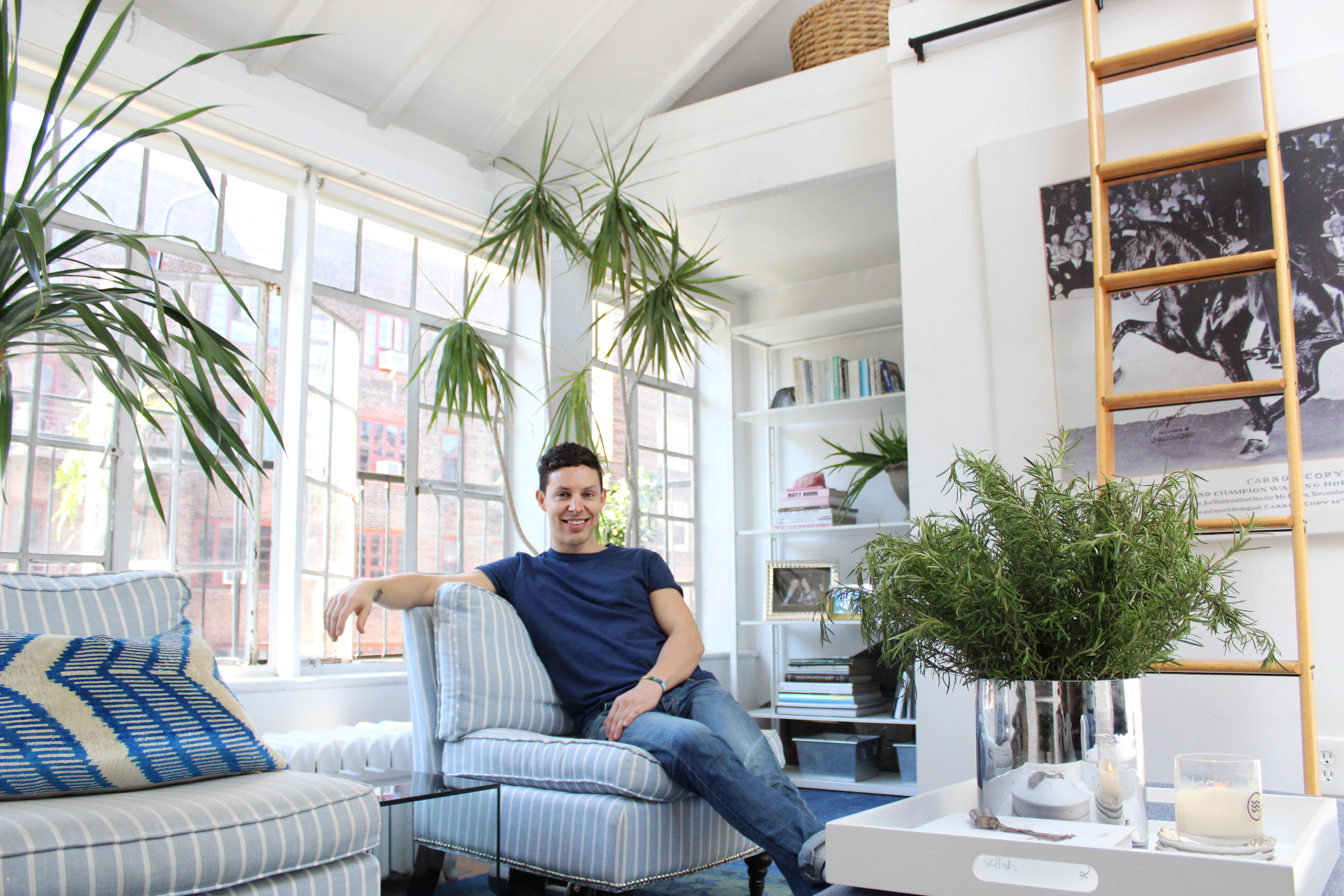 House Tour A 350 Square Foot Bright Nyc Studio Apartment Therapy