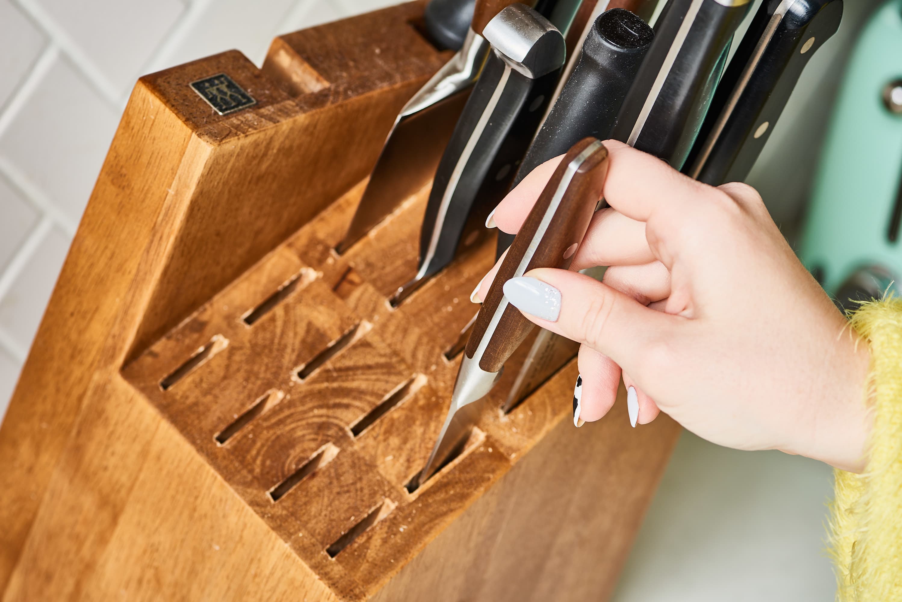 How to clean a wooden knife block