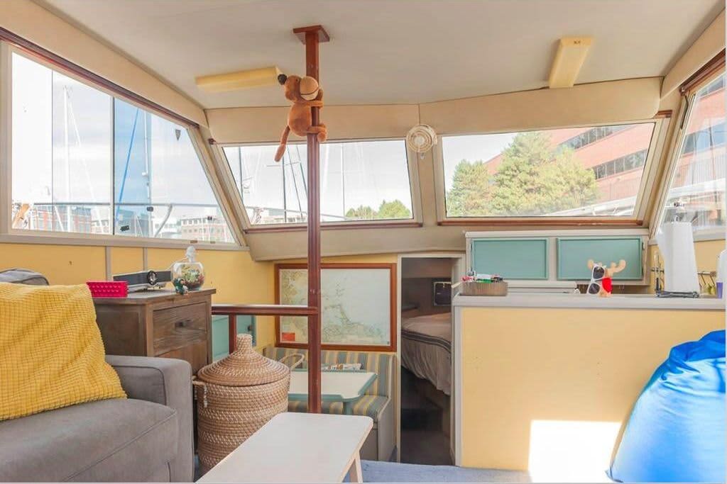 This Tiny Houseboat Packs A Lot Into 360 Square Feet 