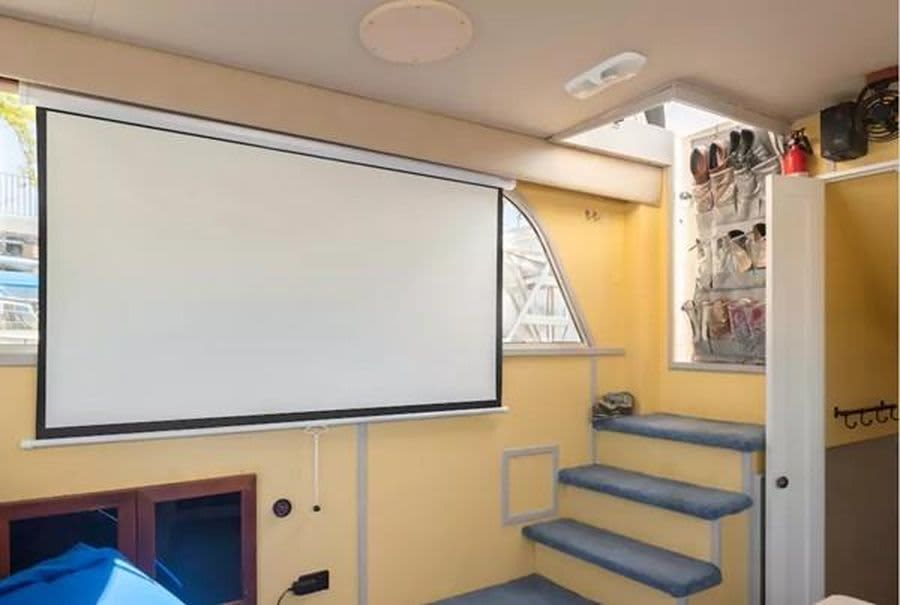 This Tiny Houseboat Packs A Lot Into 360 Square Feet This Tiny Houseboat Packs A Lot Into 360 Square Feet