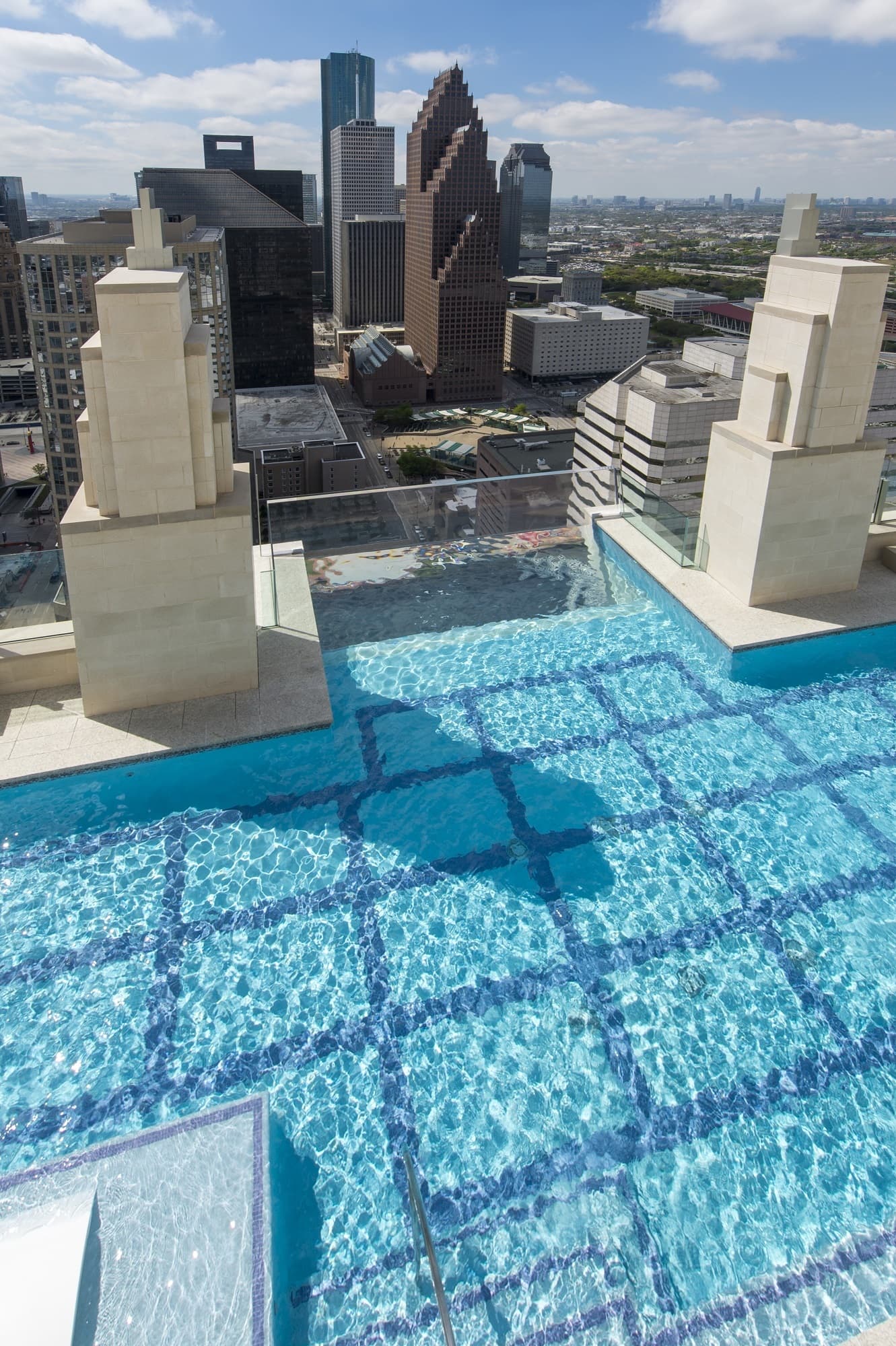 houston pool design on Check Out A Glass Bottomed Pool 43 Stories Above Houston Apartment Therapy