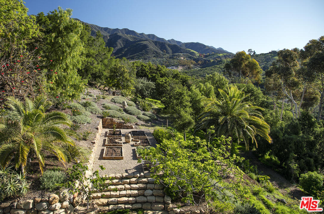 Natalie Portman's New Montecito Mansion is Indoor Outdoor ...