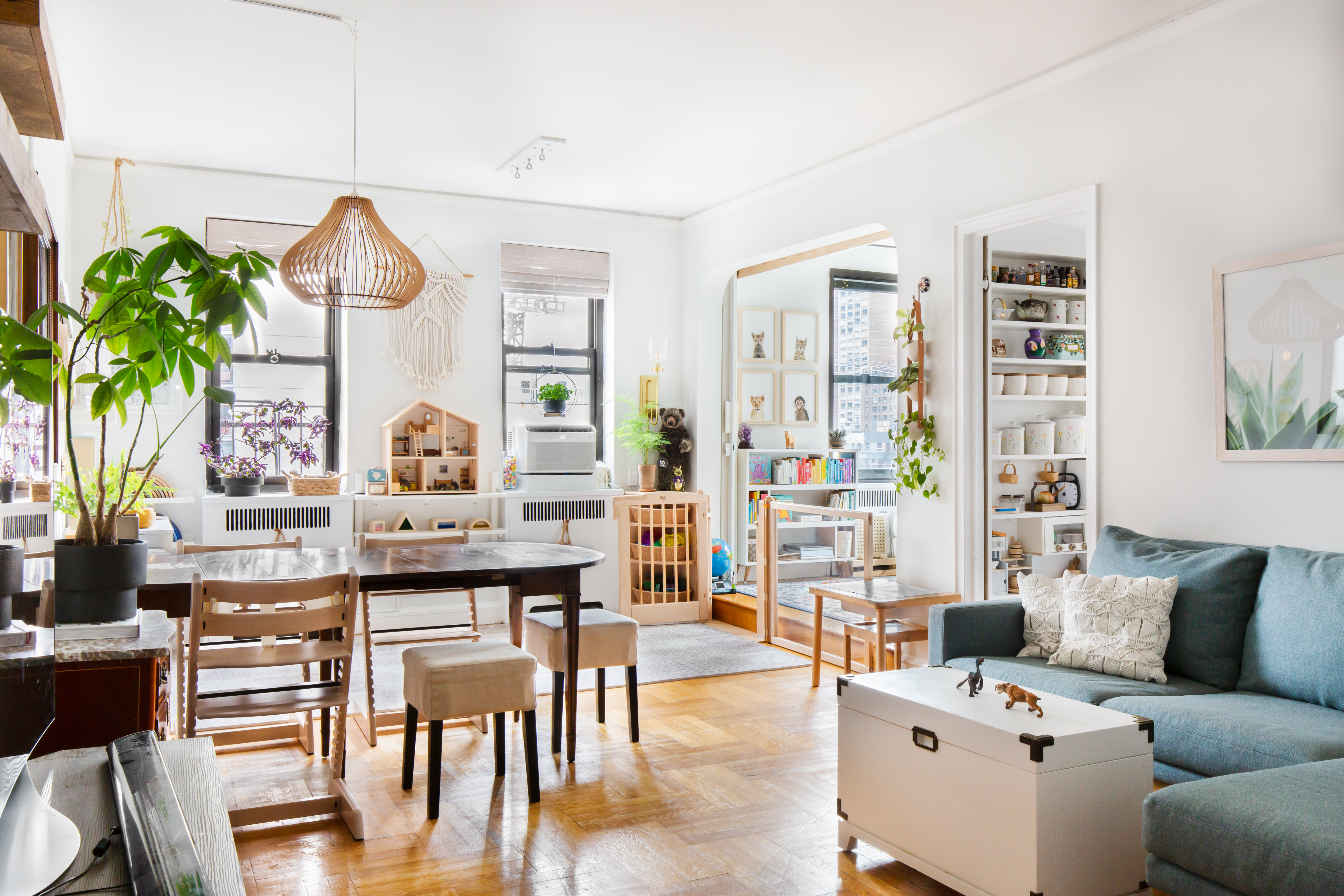 Family Of Five Shares Less Than 700 Square Feet Apartment Therapy