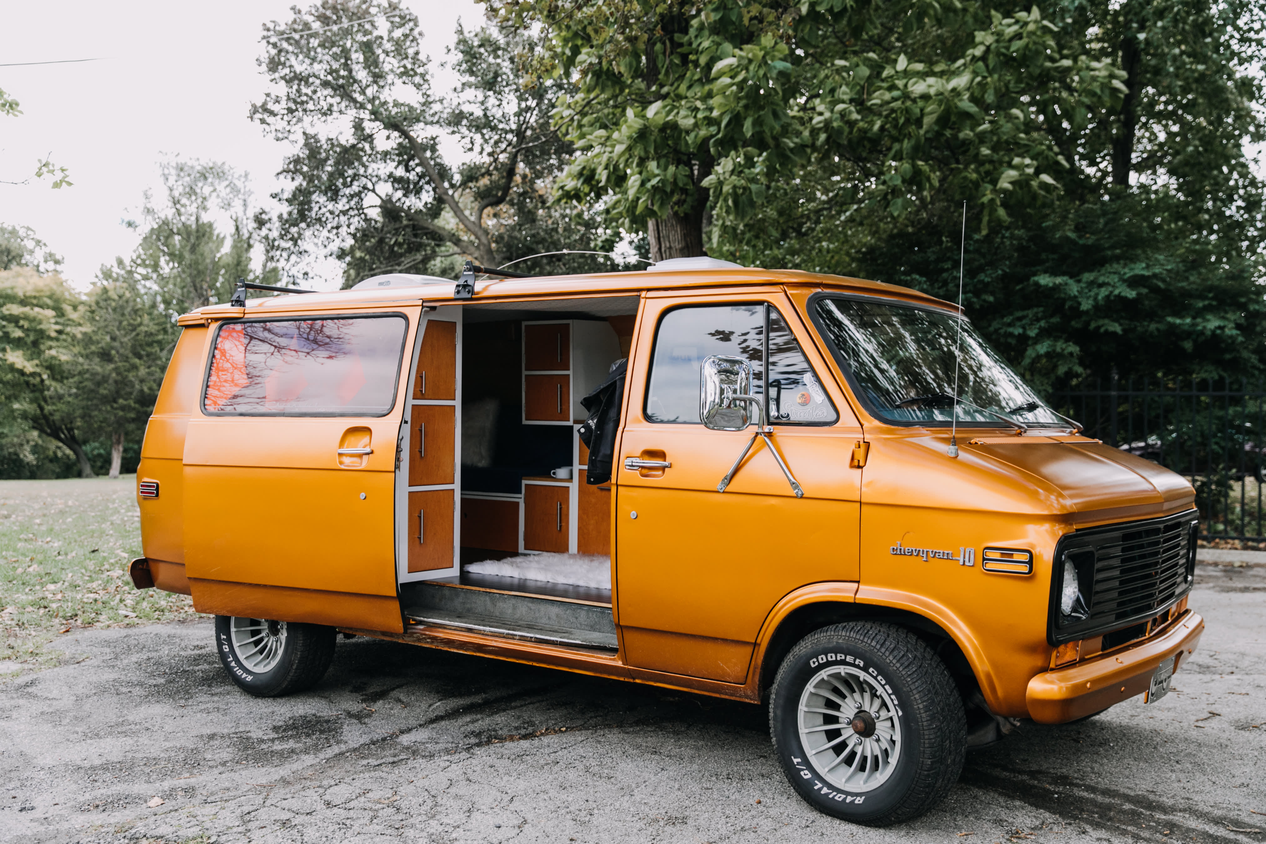 custom chevy vans 70s