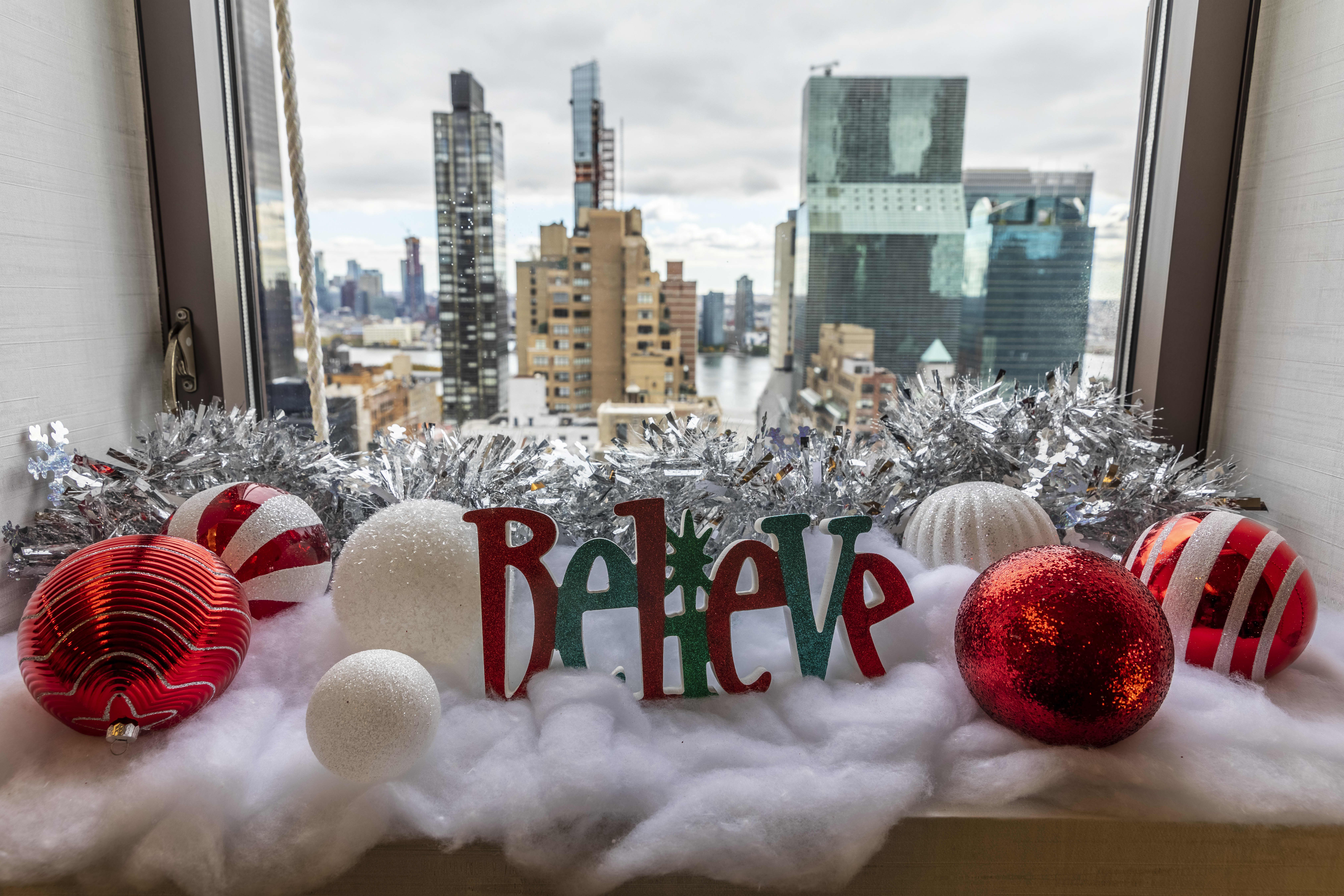Buddy The Elf Holiday Nyc Suite Apartment Therapy