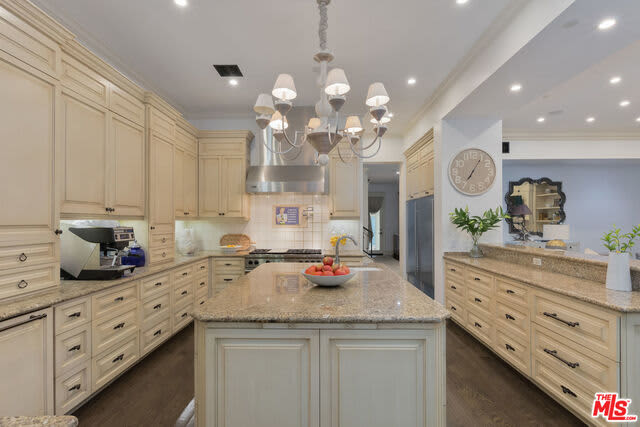 Take a Look at Britney Spears' Former Estate For Sale ...