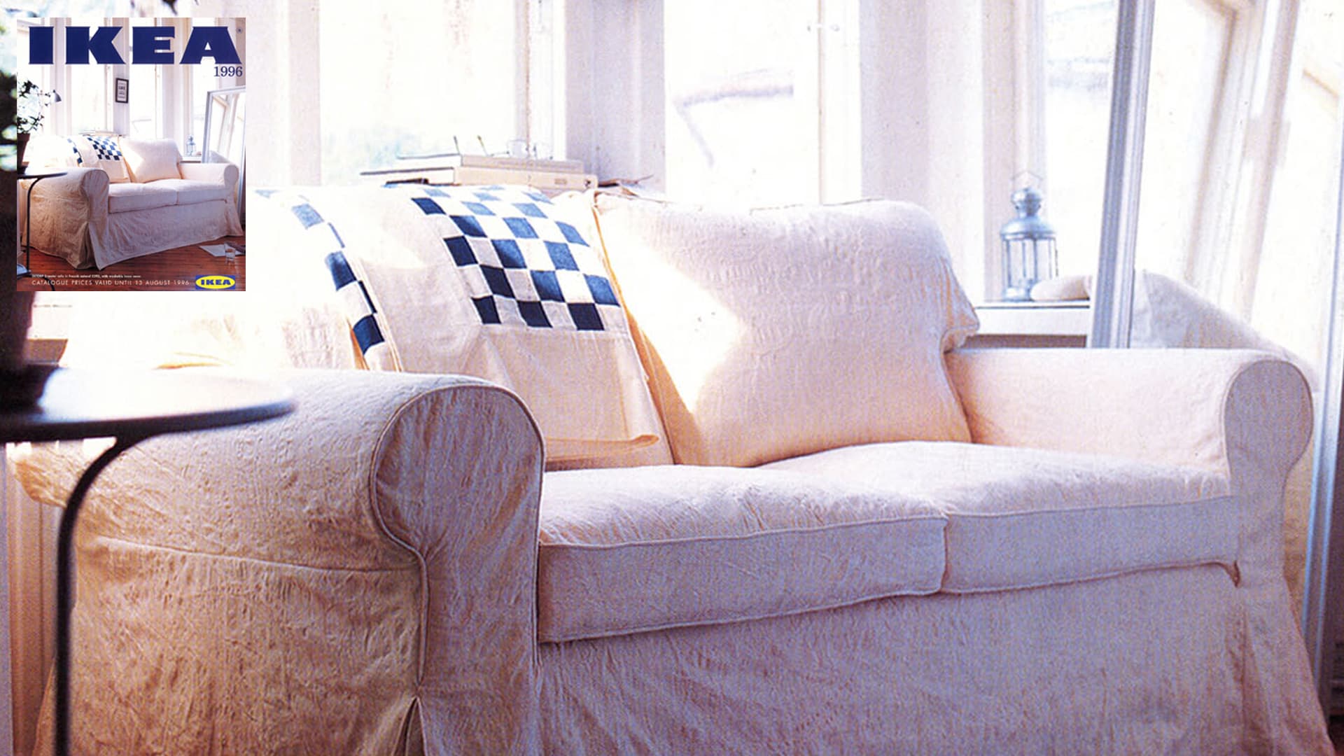 宜家的目录封面与米白色沙发从1996年