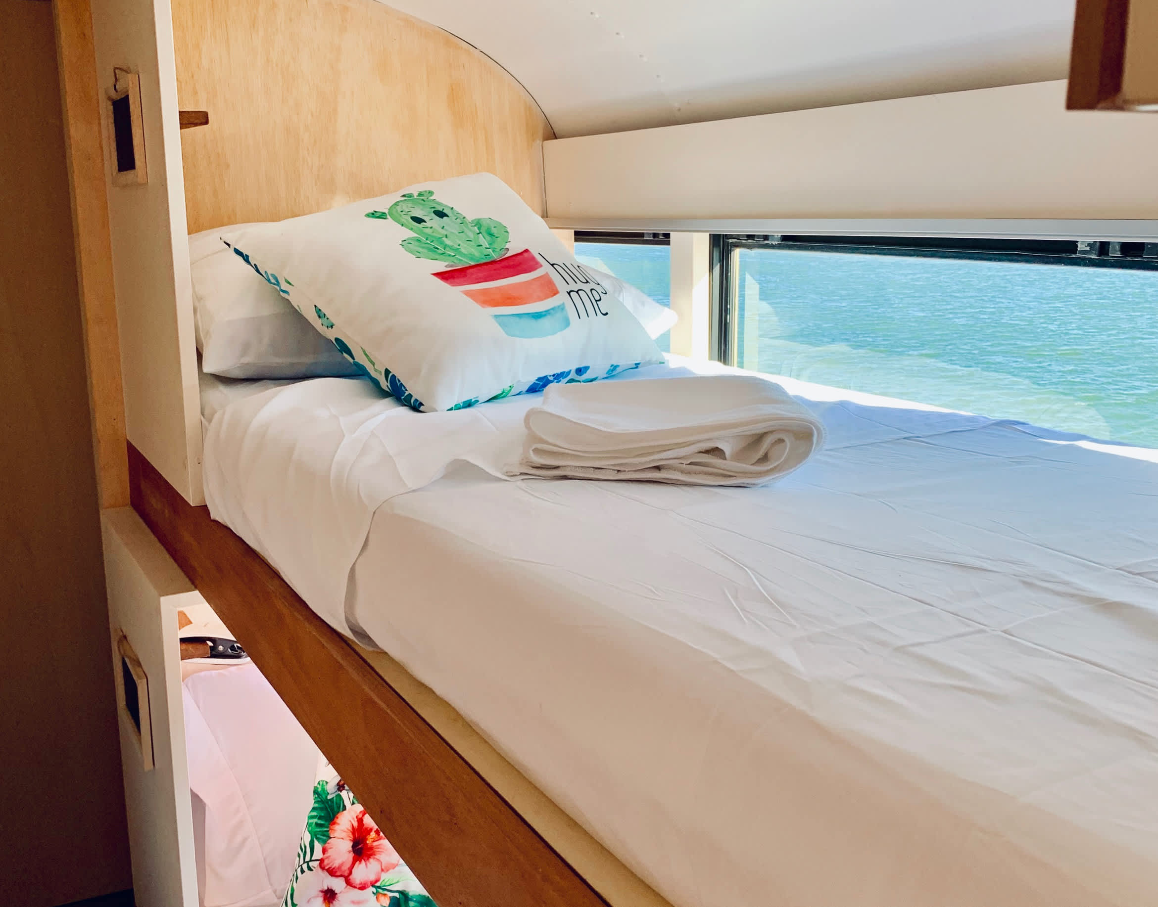 Mybushotel Converts School Buses Into Hotels Apartment Therapy