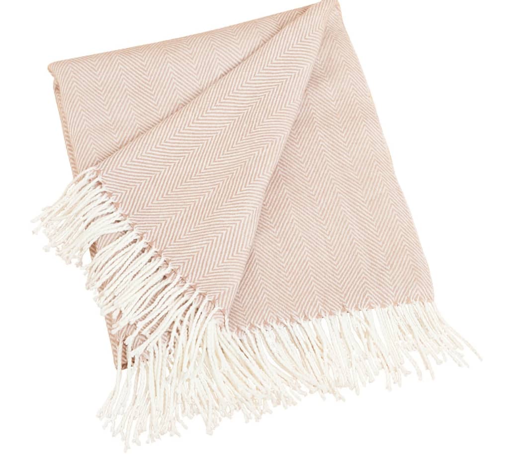 The Best Lightweight Throw Blankets for Summer Apartment Therapy