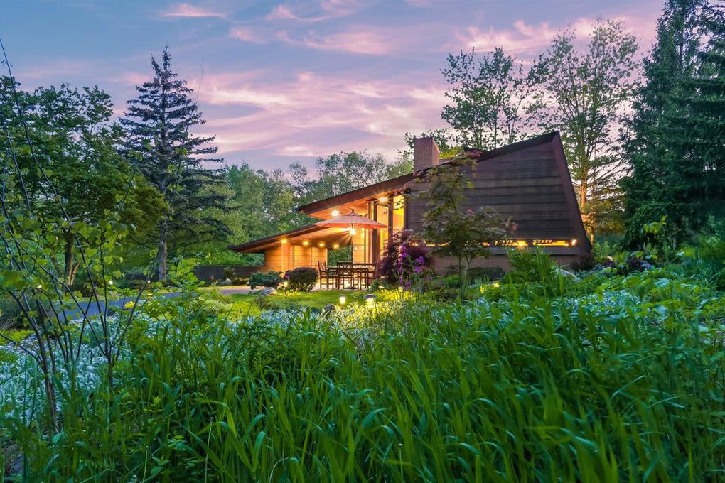 Frank Lloyd Wright Haddock House for Sale - Photos | Apartment Therapy