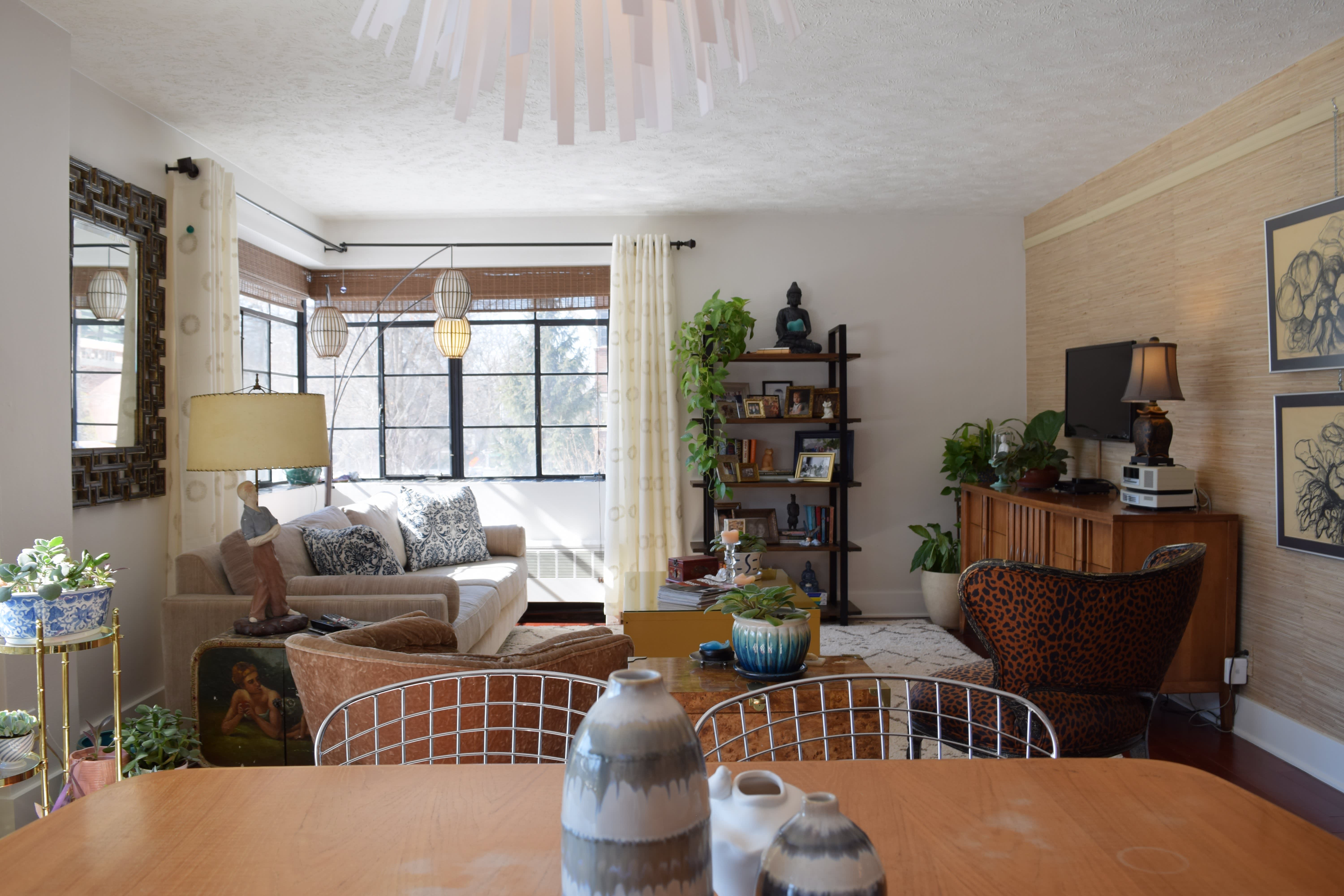 Shawn’s Sunny Heritage Hill Condo Apartment Therapy