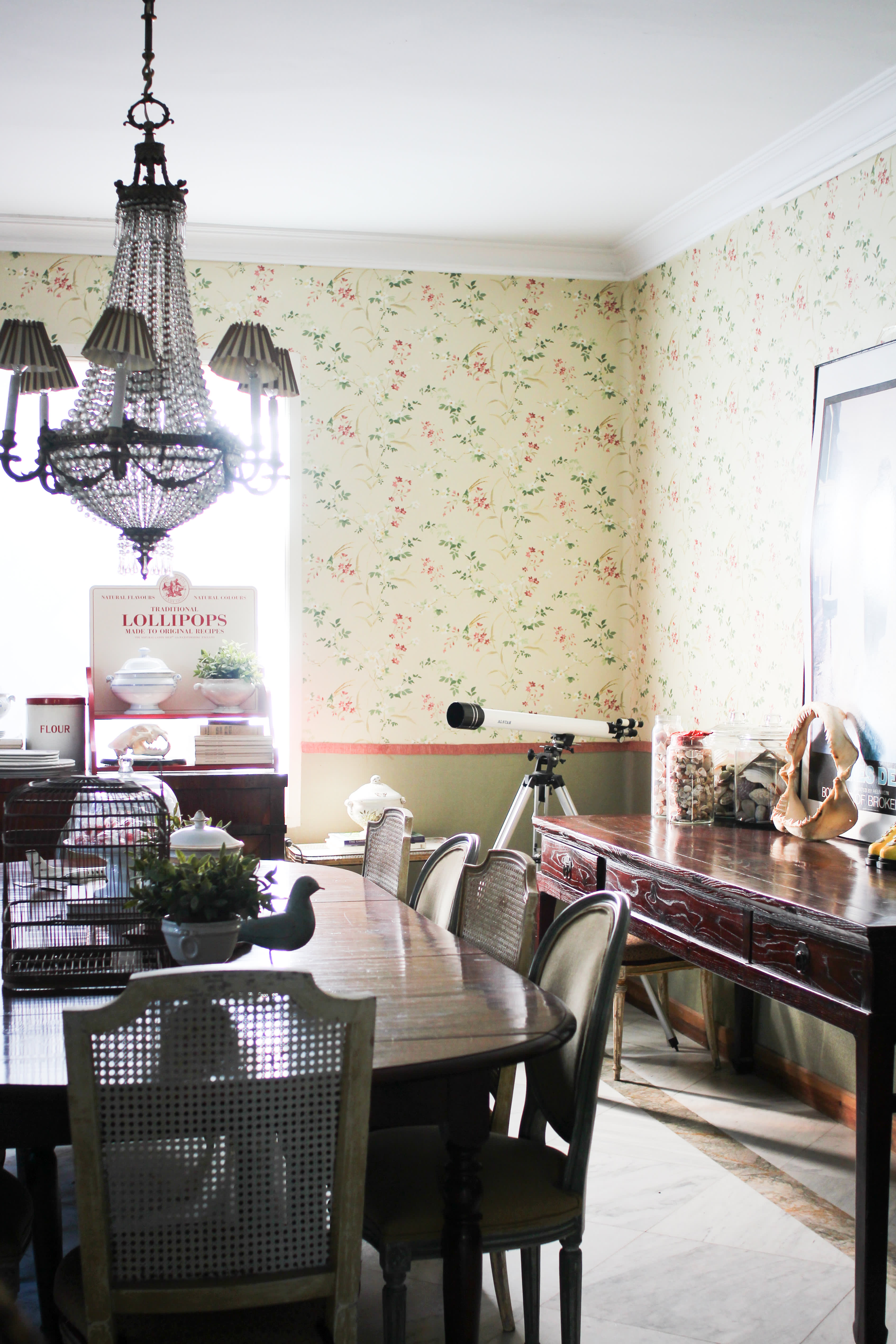 House Tour A Spanish Shopkeeper s Vintage Valencia Home Apartment 