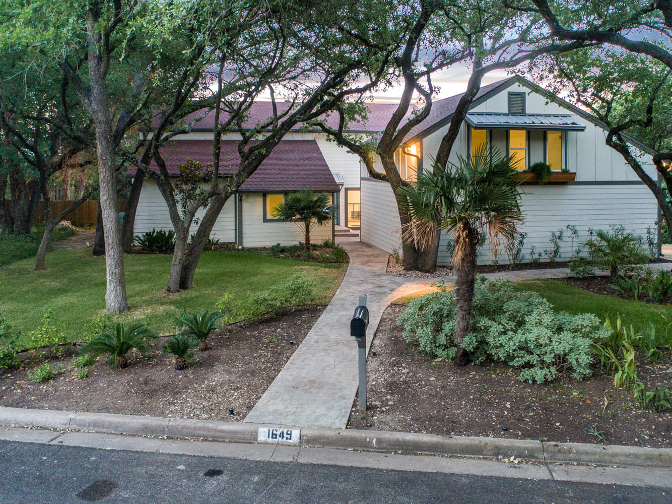 Chip Jo Fixer Upper Waco TX Bunker House For Sale Apartment Therapy