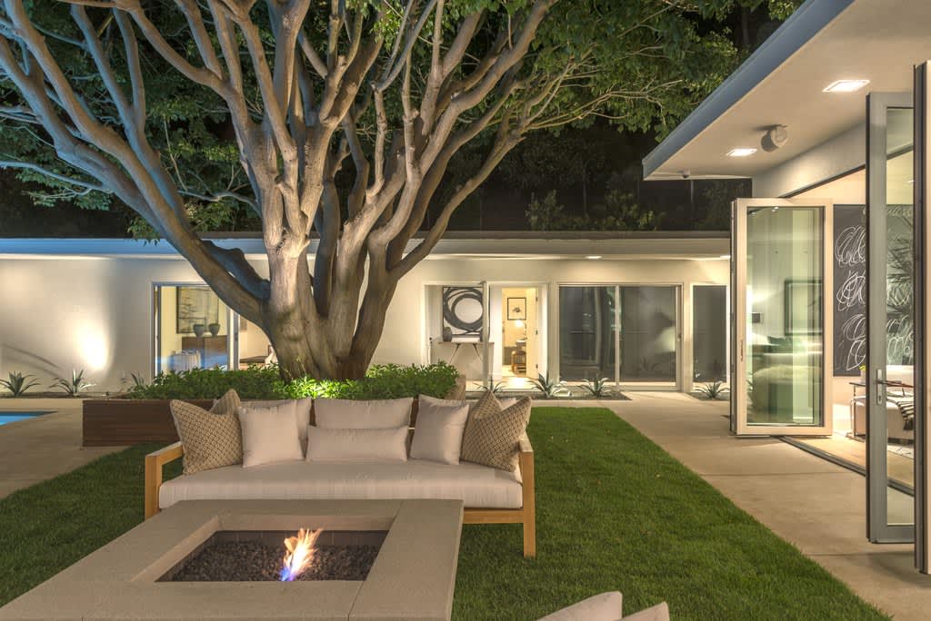 Check Out Cindy Crawford’s New $11.6M Beverly Hills Home | Apartment ...