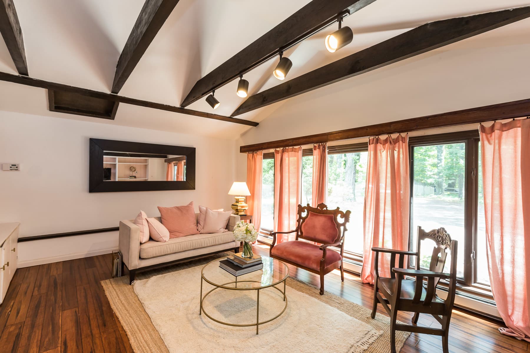 Tour A Colorful Ranch Home in the Hudson Valley Apartment Therapy