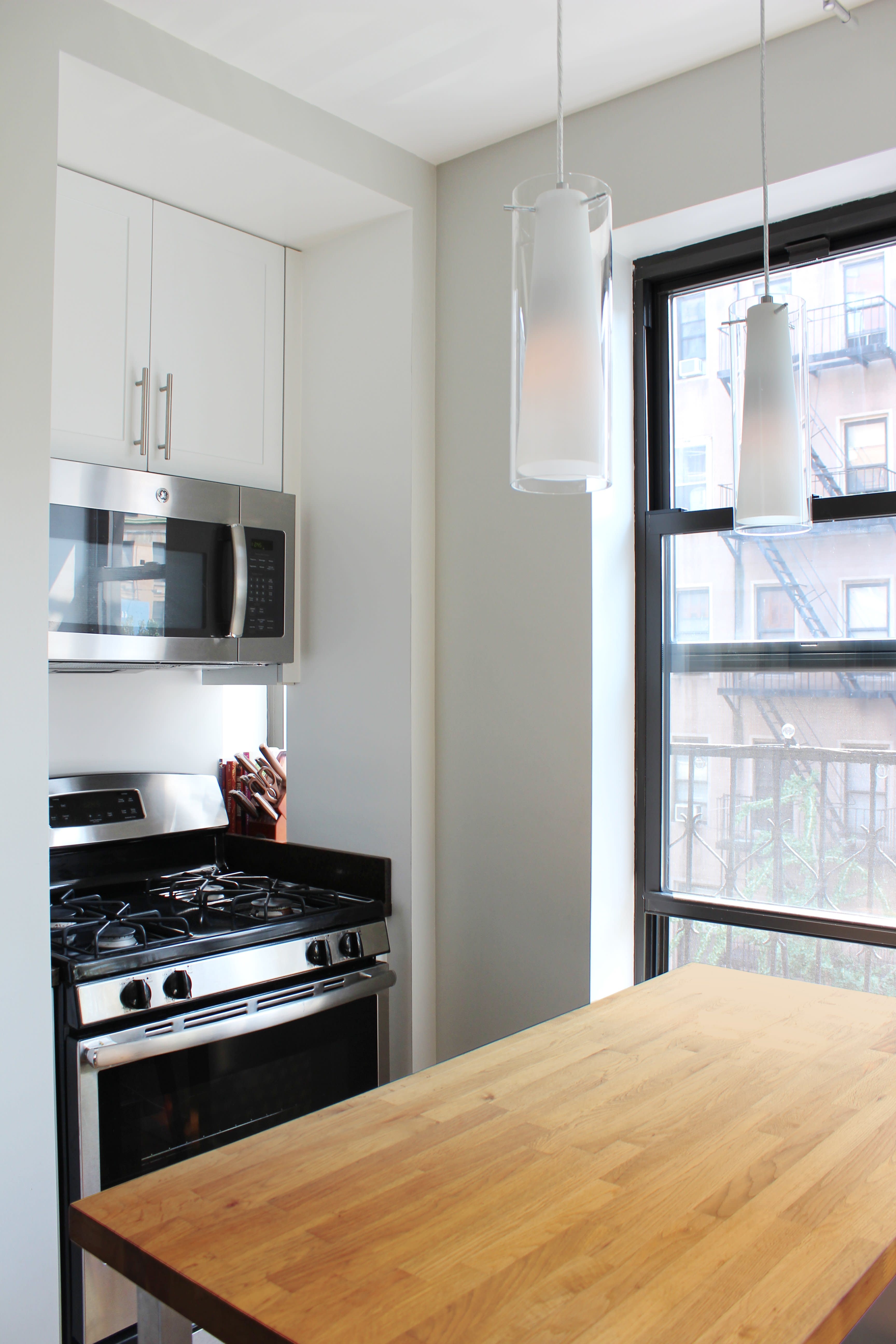 House Tour A Streamlined Apartment in Hell's Kitchen Apartment Therapy