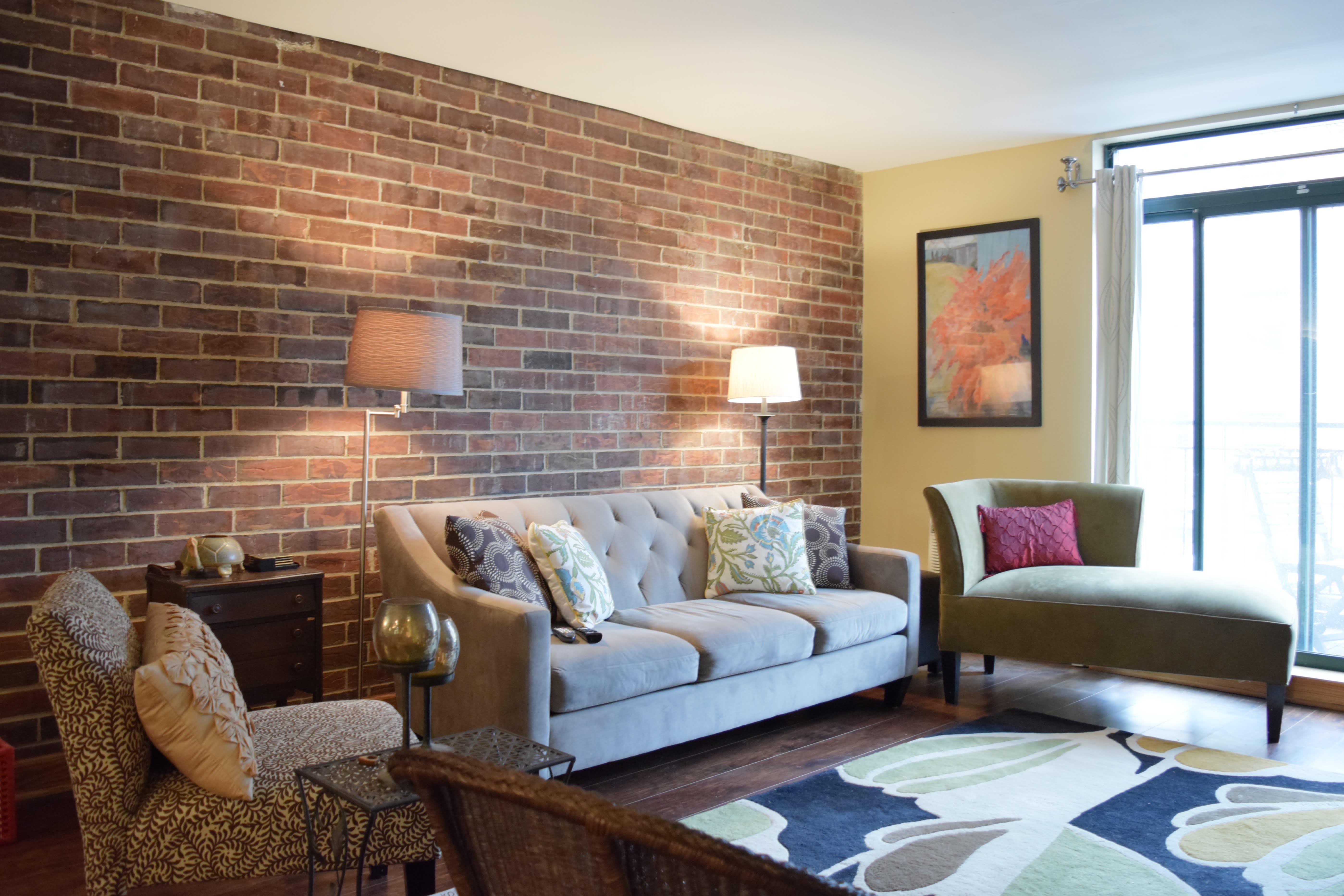 Ashley Emily   s First Chicago Apartment Apartment Therapy