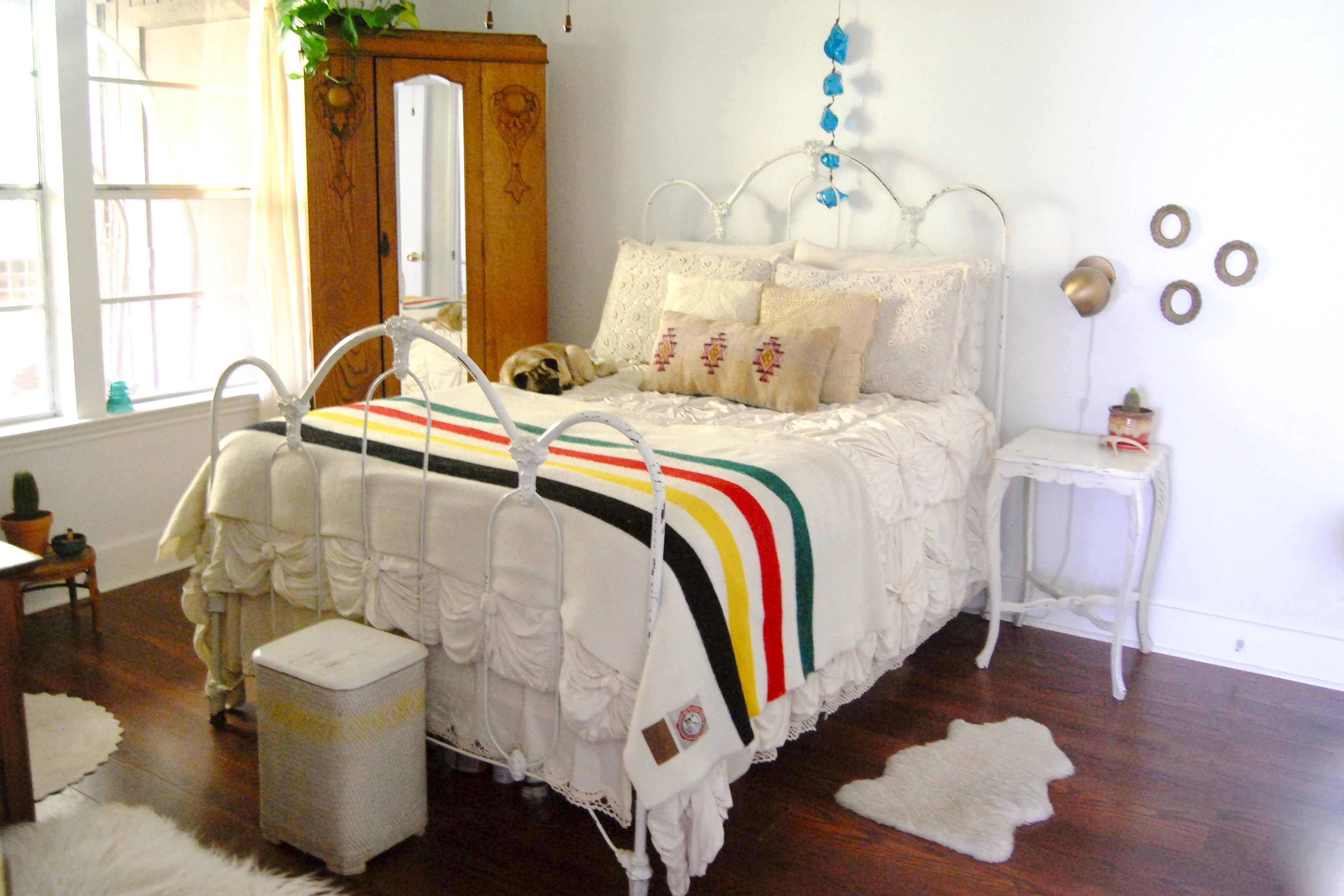 House Tour A Southwestern Shabby Chic Austin Apartment Apartment Therapy