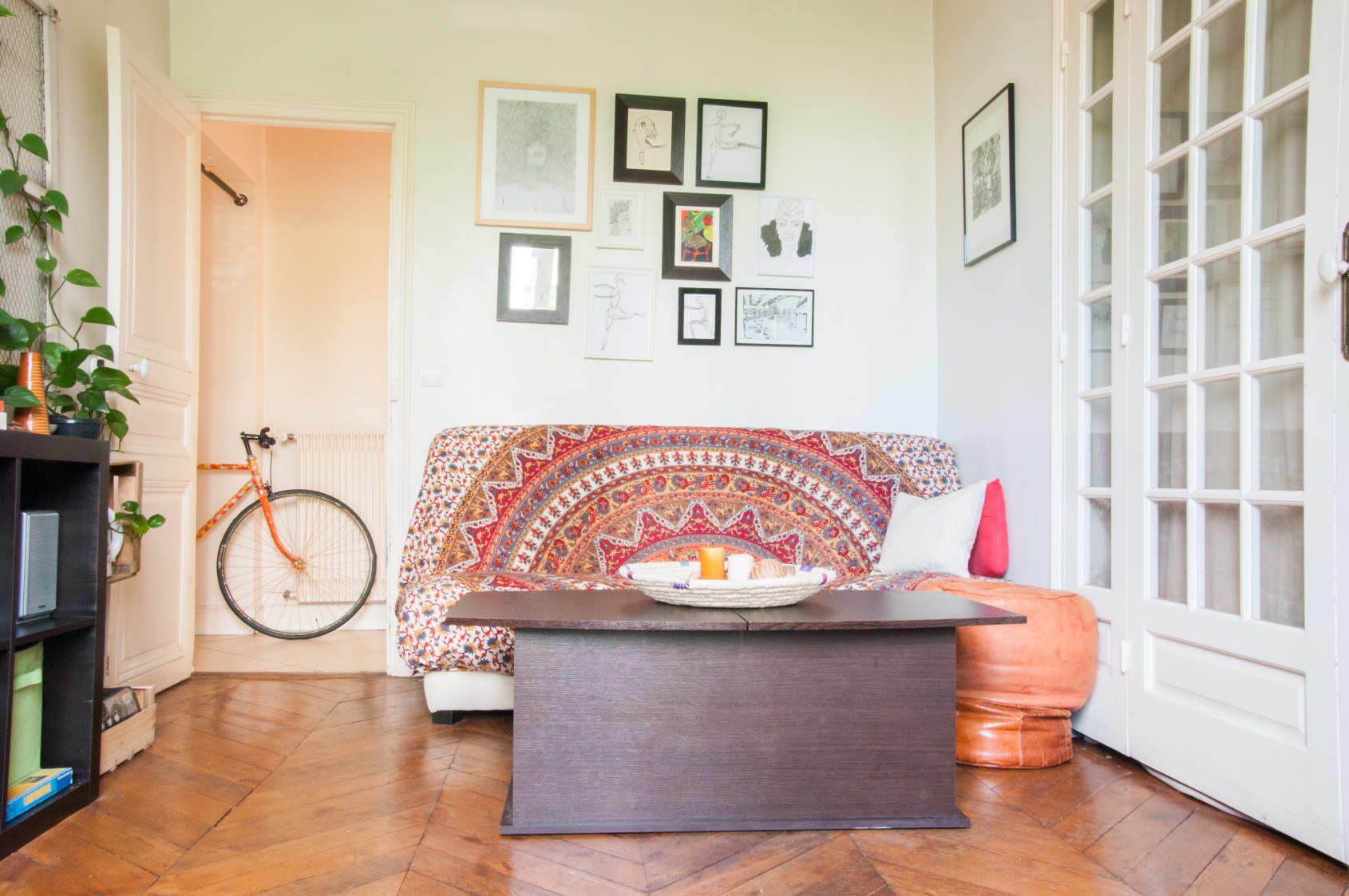 House Tour: A Bohemian Eclectic Parisian Apartment | Apartment Therapy
