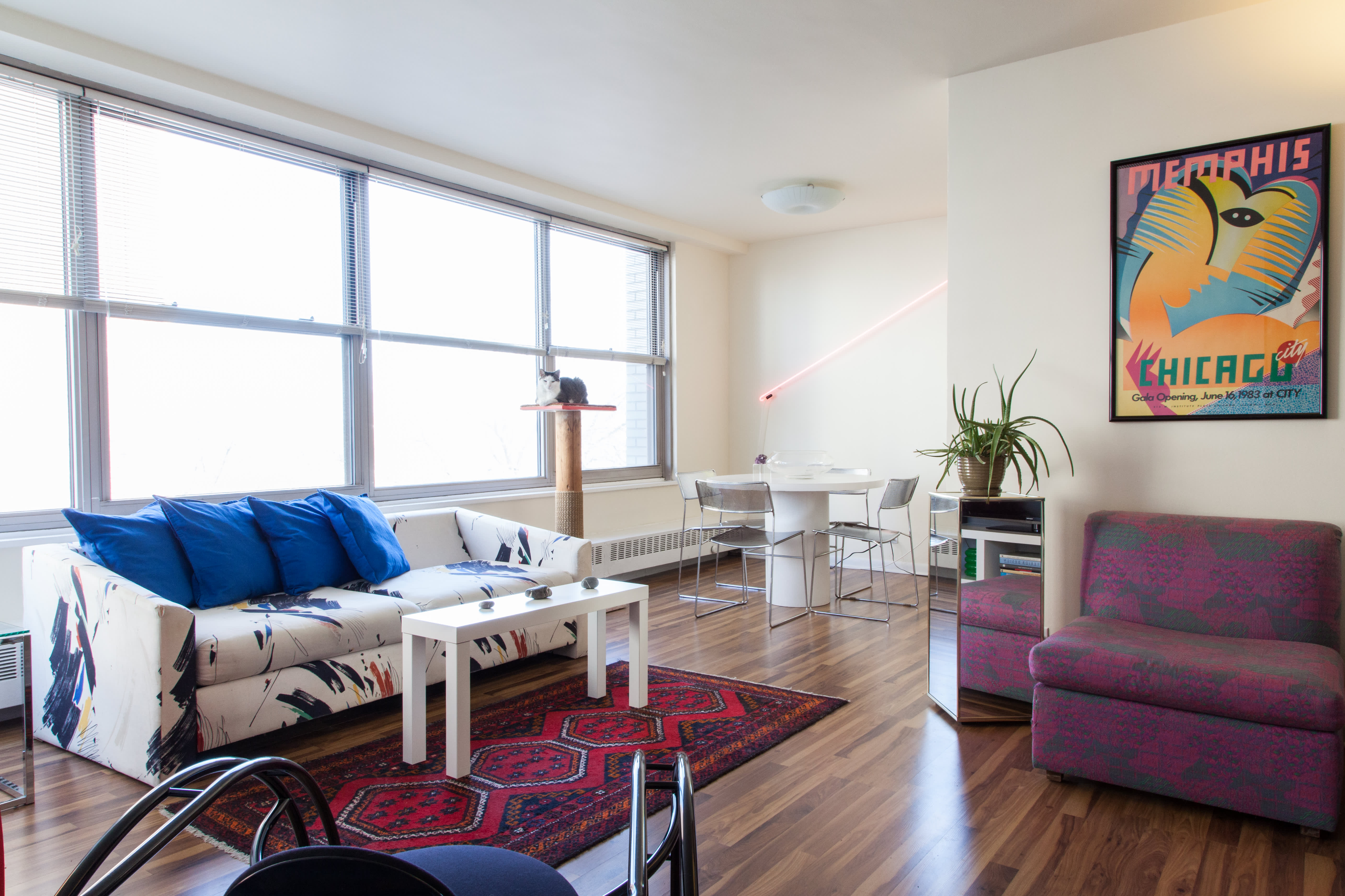 House Tour A 80sThemed Chicago Apartment Apartment Therapy