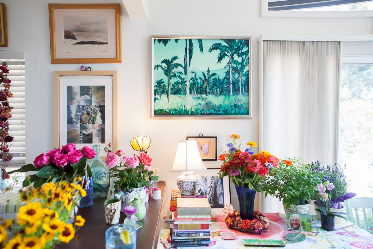 House Tour A FlowerFilled California Studio Apartment Therapy