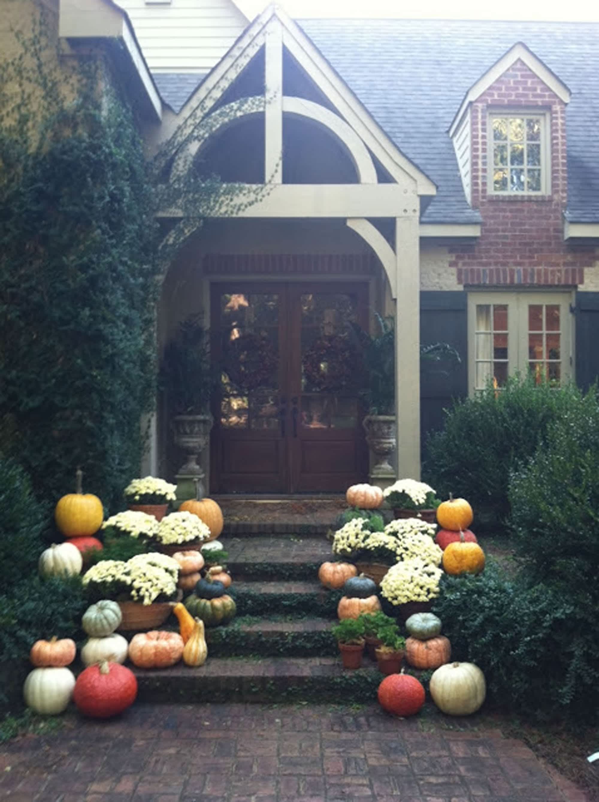 Porch Pizzazz: Halloween & Thanksgiving Outdoor Decorating Ideas