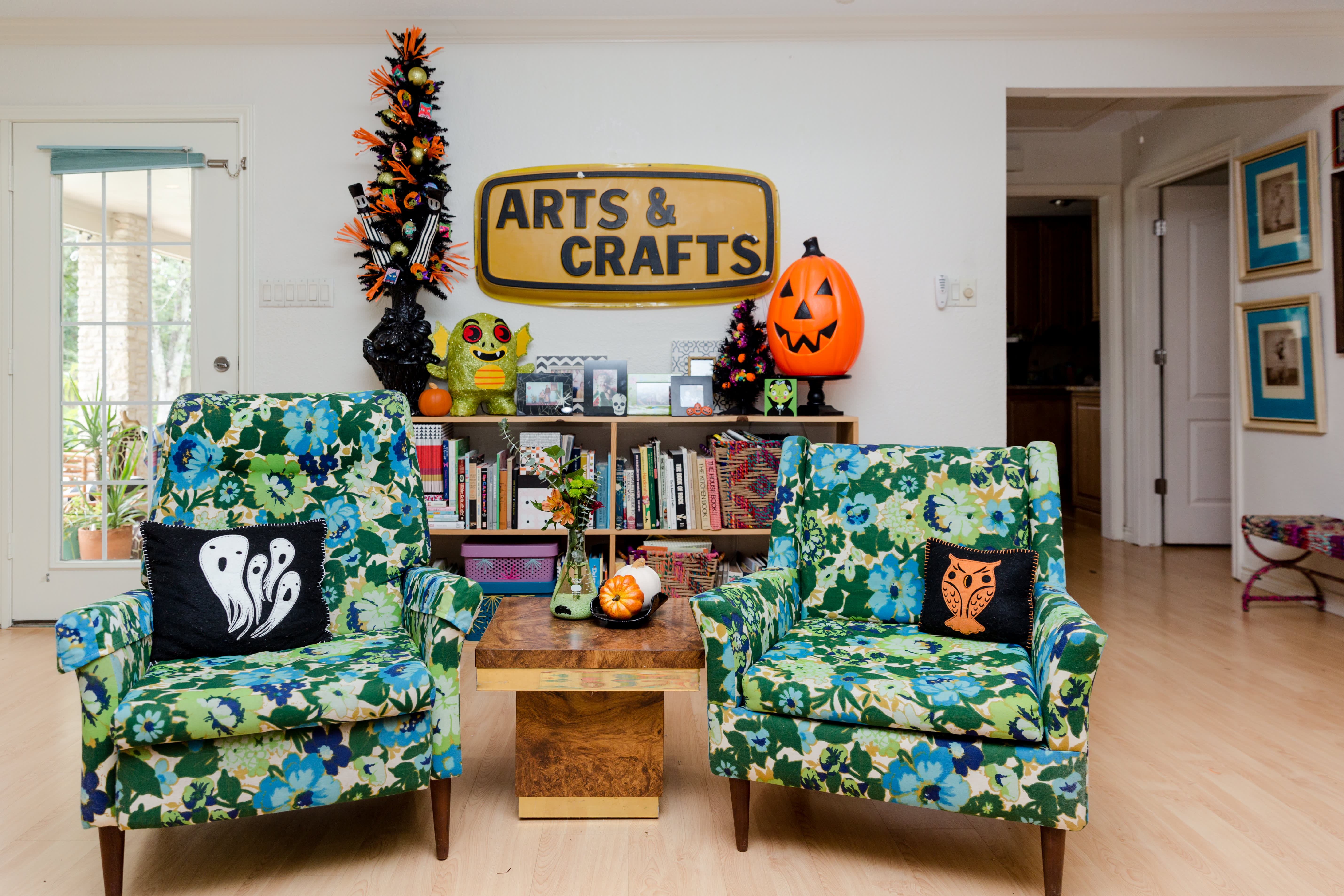 Jen Perkins' Halloween Decorated Austin Home | Apartment Therapy