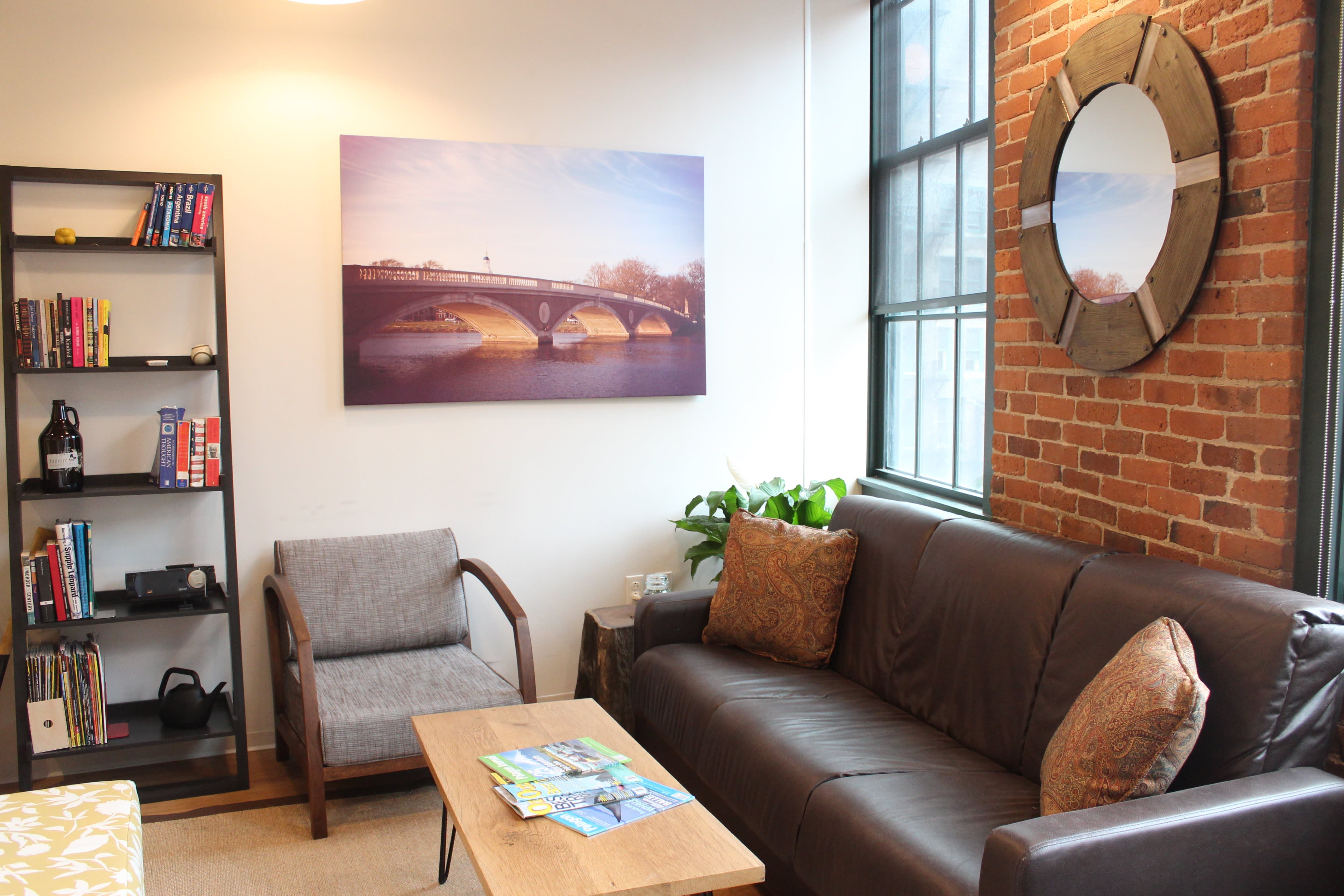 House Tour A 350 Square Foot Sleek Boston Studio Apartment Therapy