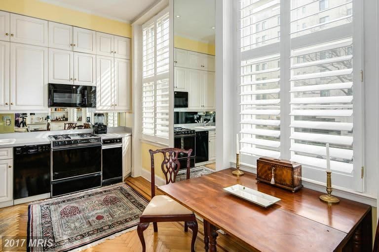 Elegant One-Bedroom in a Federal-style D.C. Boutique Condo | Apartment ...