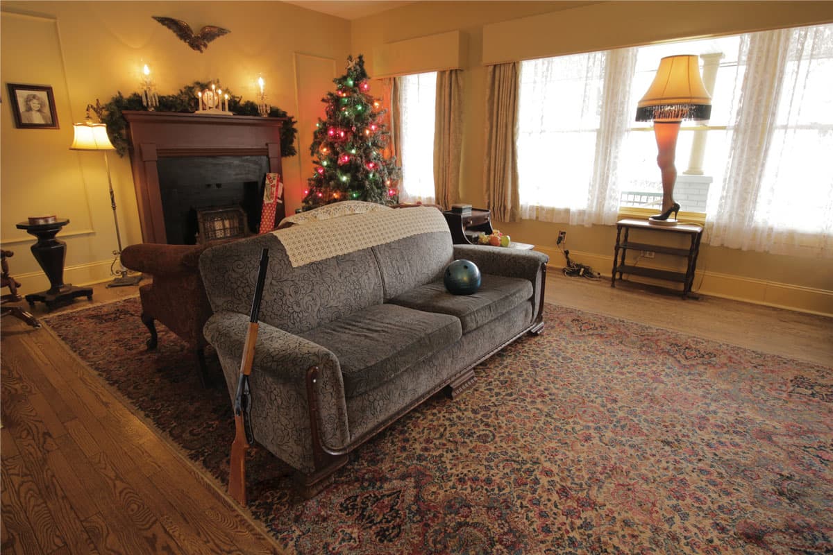 You Can Stay Overnight at the Christmas Story House (Leg Lamp Included) Apartment Therapy