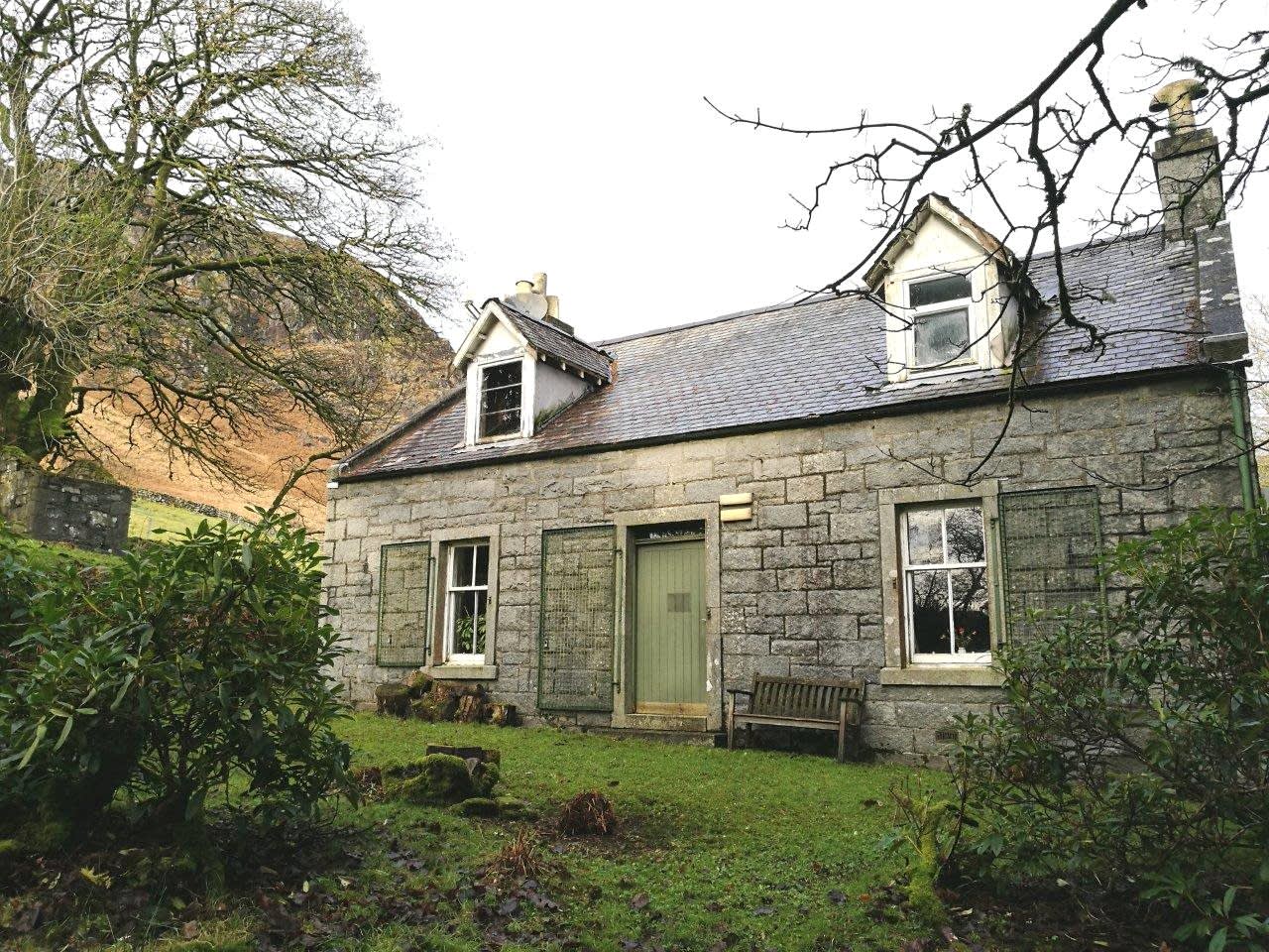 Remote Scottish House For Sale - Fixer Upper | Apartment Therapy