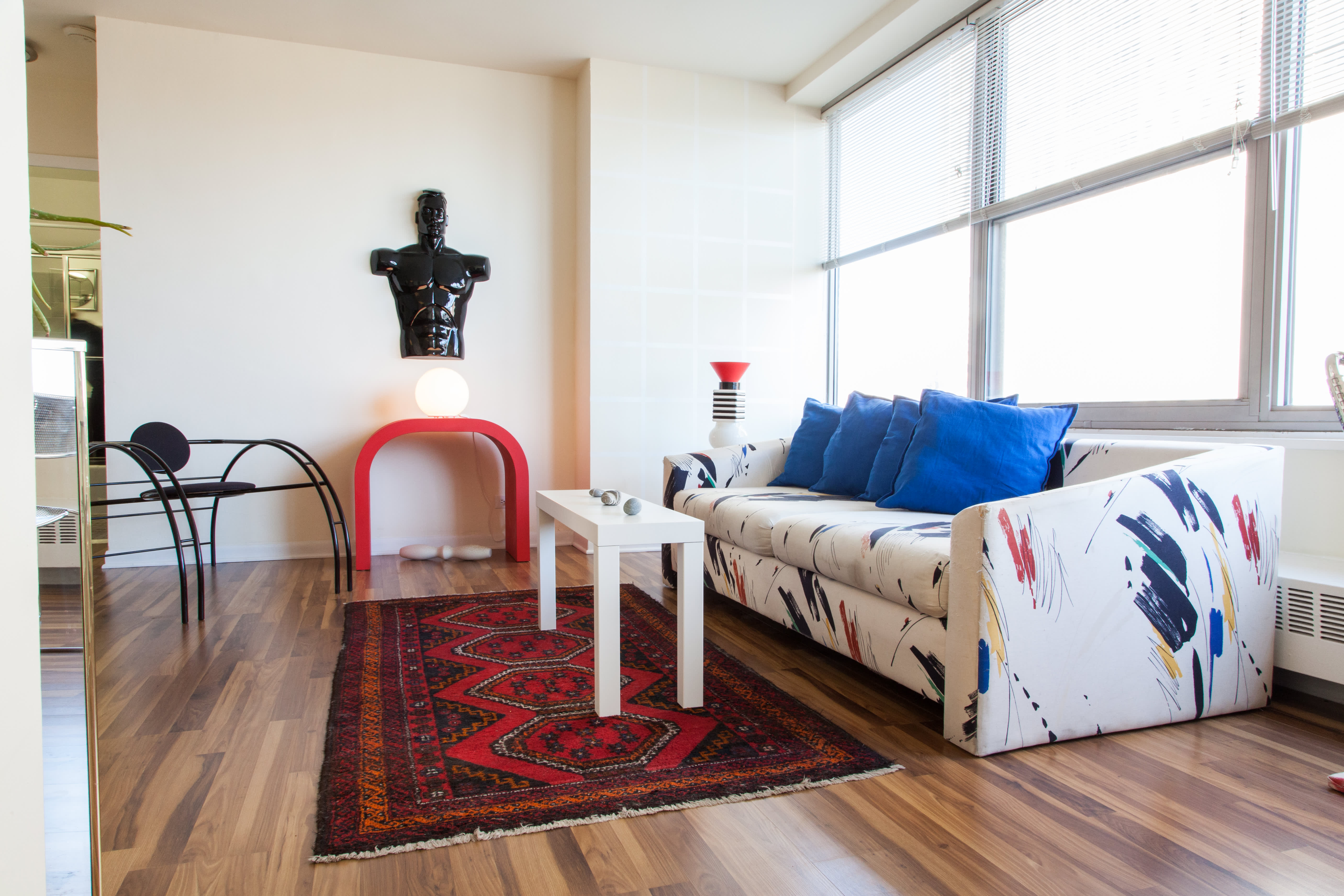 House Tour A 80sThemed Chicago Apartment Apartment Therapy