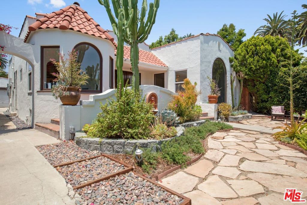 A Bright and Beautiful Spanish Tile Home for 700K in L.A. Apartment