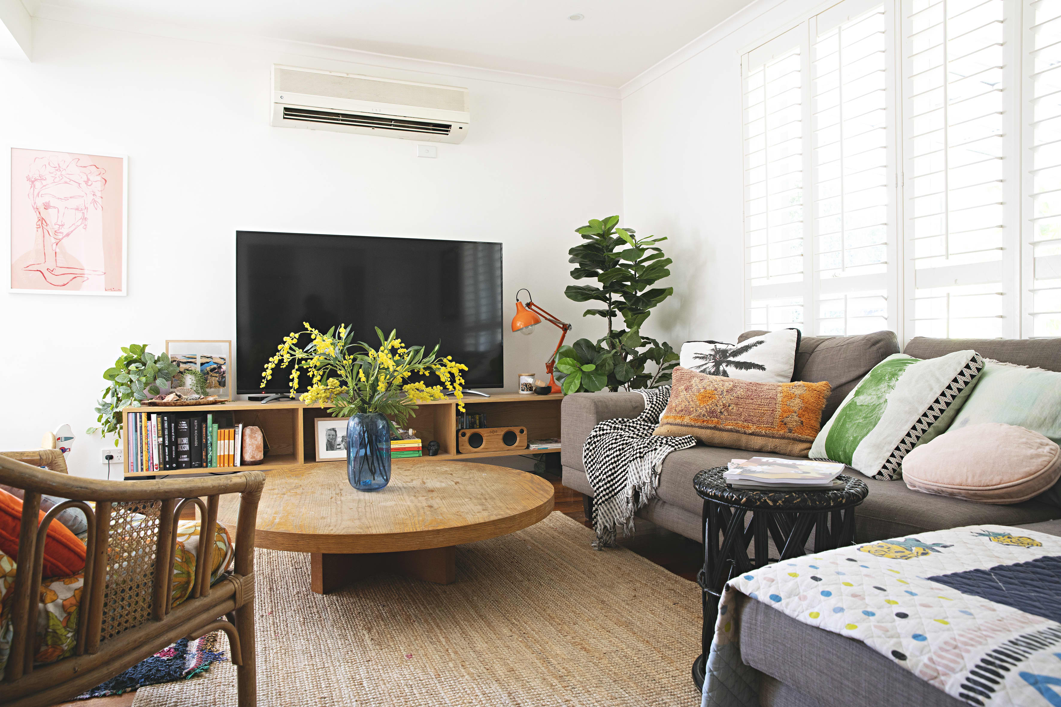 Picture of Vibrant Art and Rugs Add Color to This Rental House | Apartment Therapy