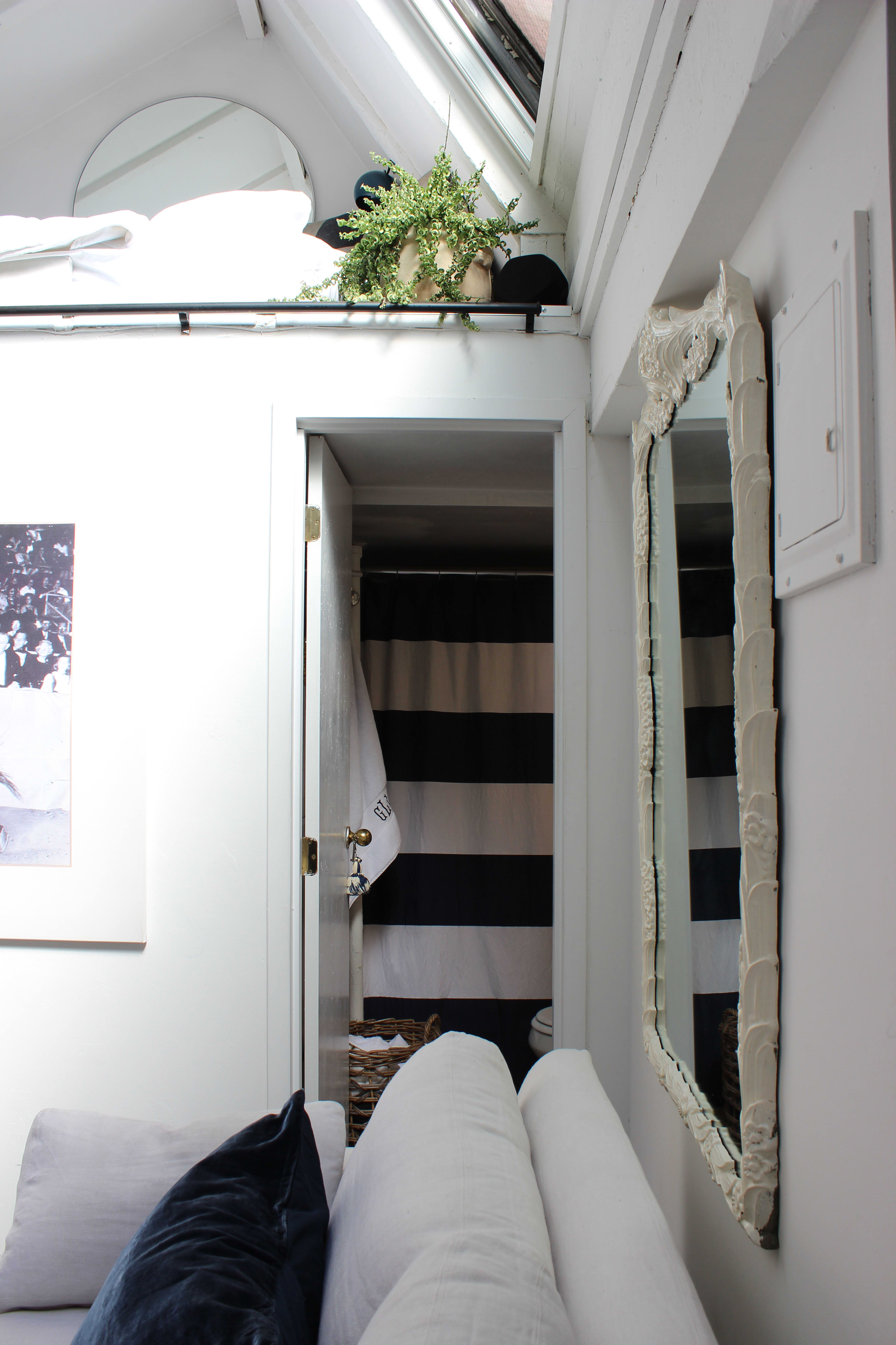 House Tour A 350 Square Foot Bright NYC Studio Apartment Therapy