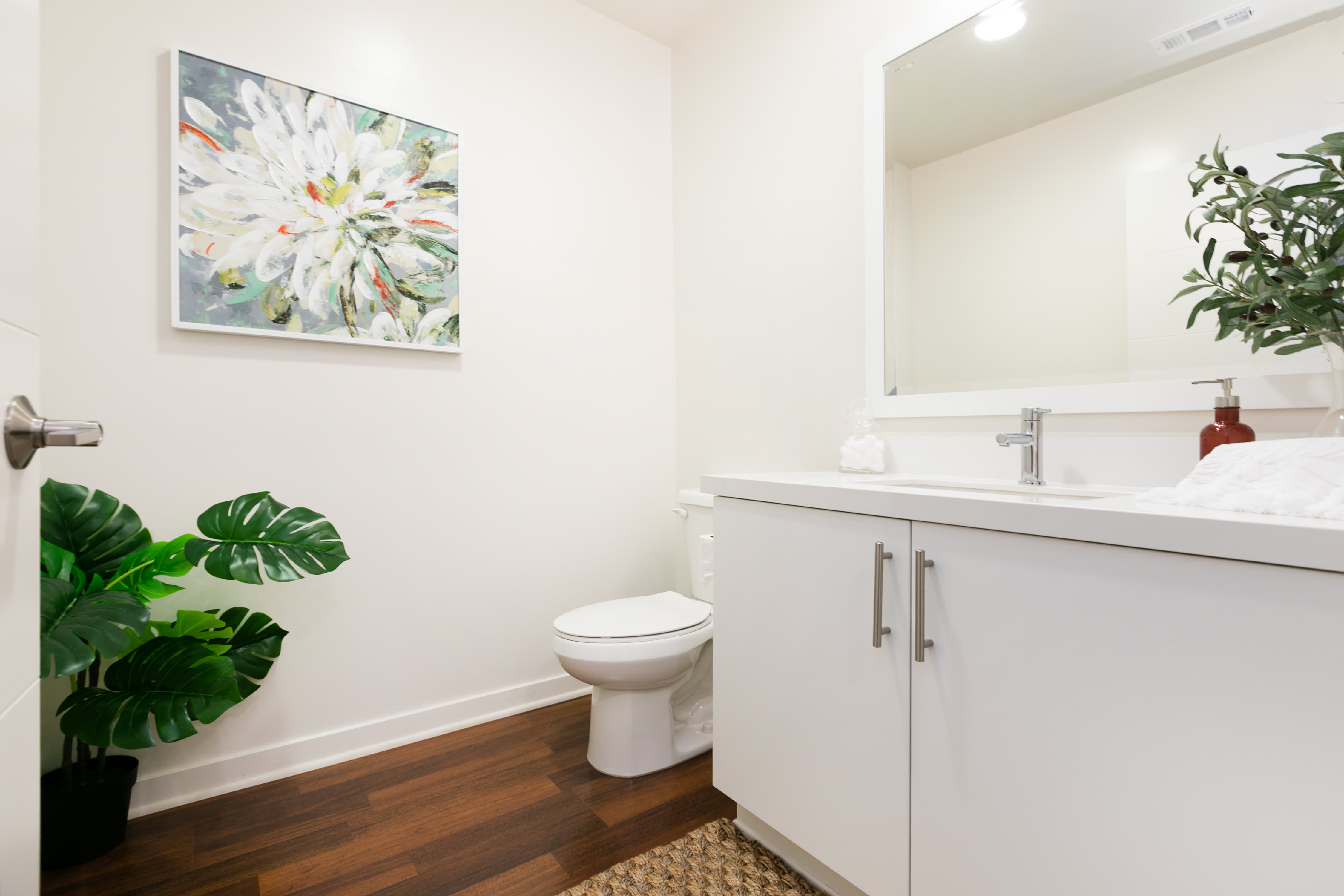 2926 Rowena Avenue 6, Los Angeles, CA 90039 Apartment Therapy